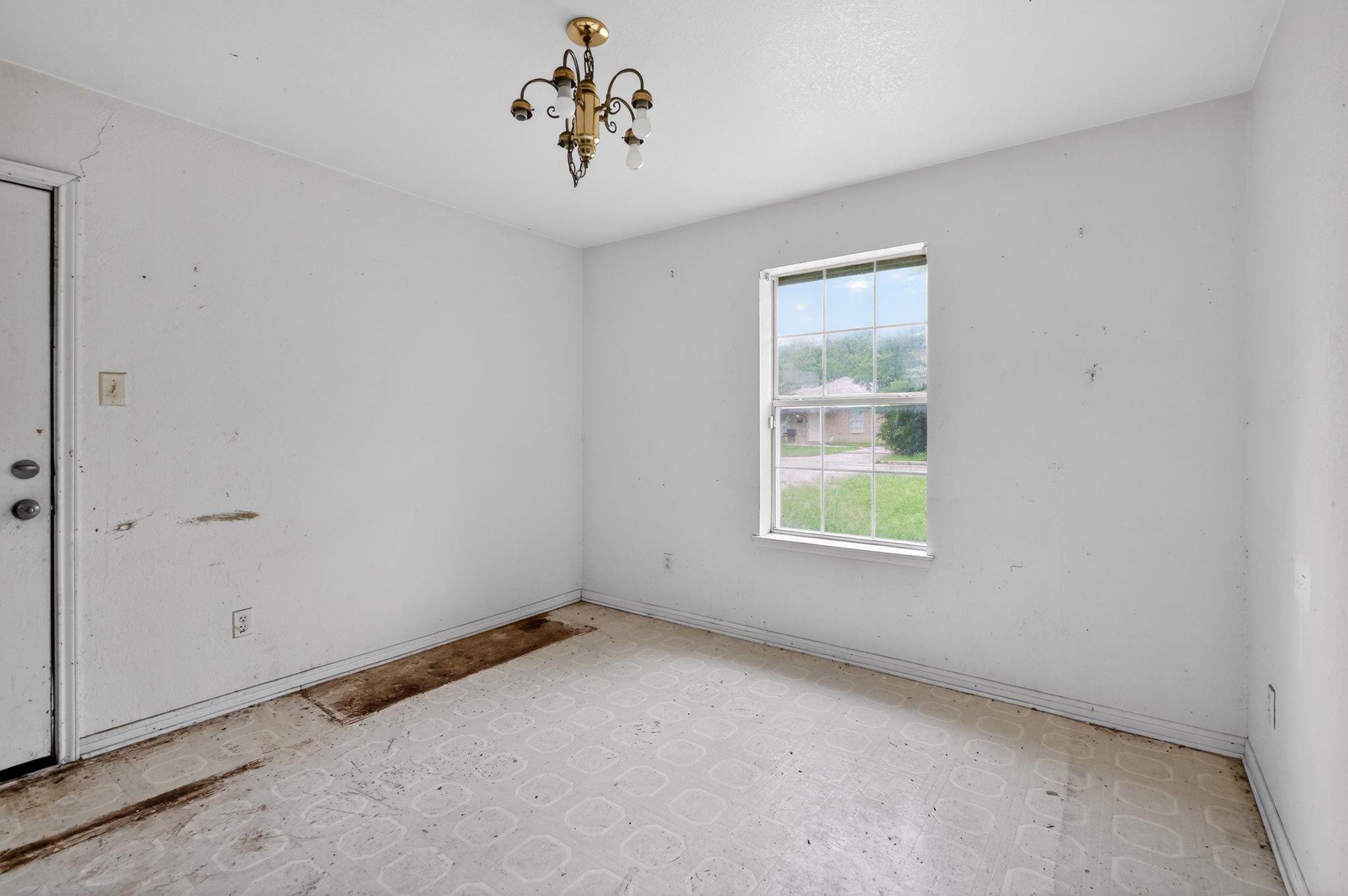 1003 S 4th St Property Photo 4