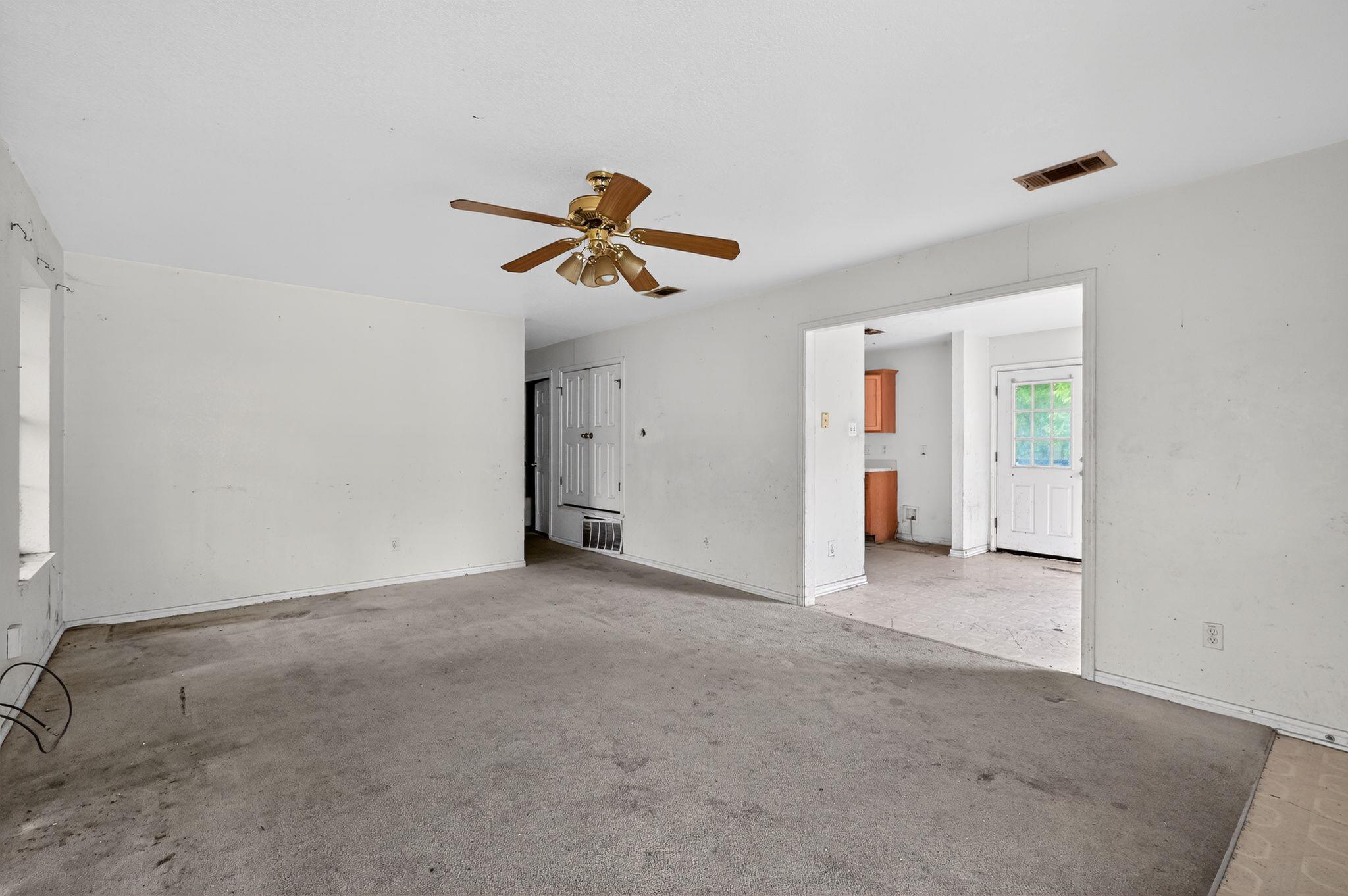 1003 S 4th St Property Photo 8