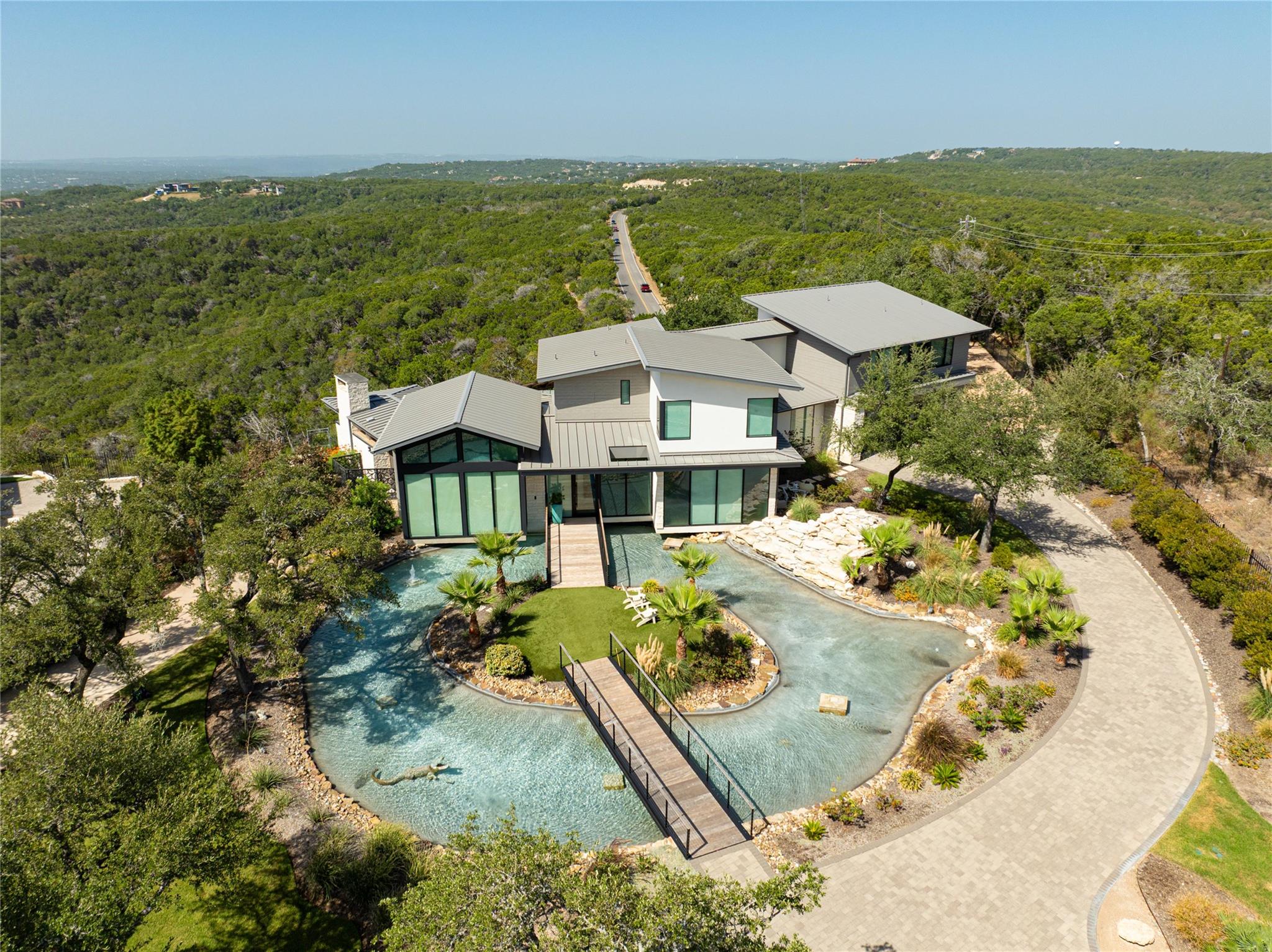 8209 Two Coves Dr Property Photo 1