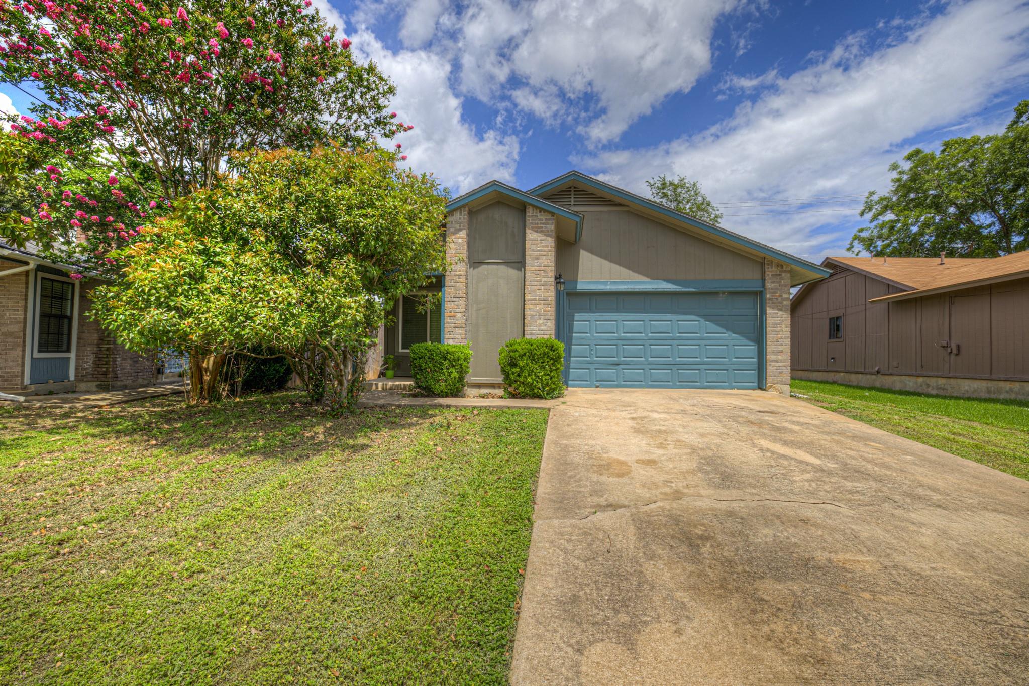 1905 Castle Gate Cir Property Photo 1