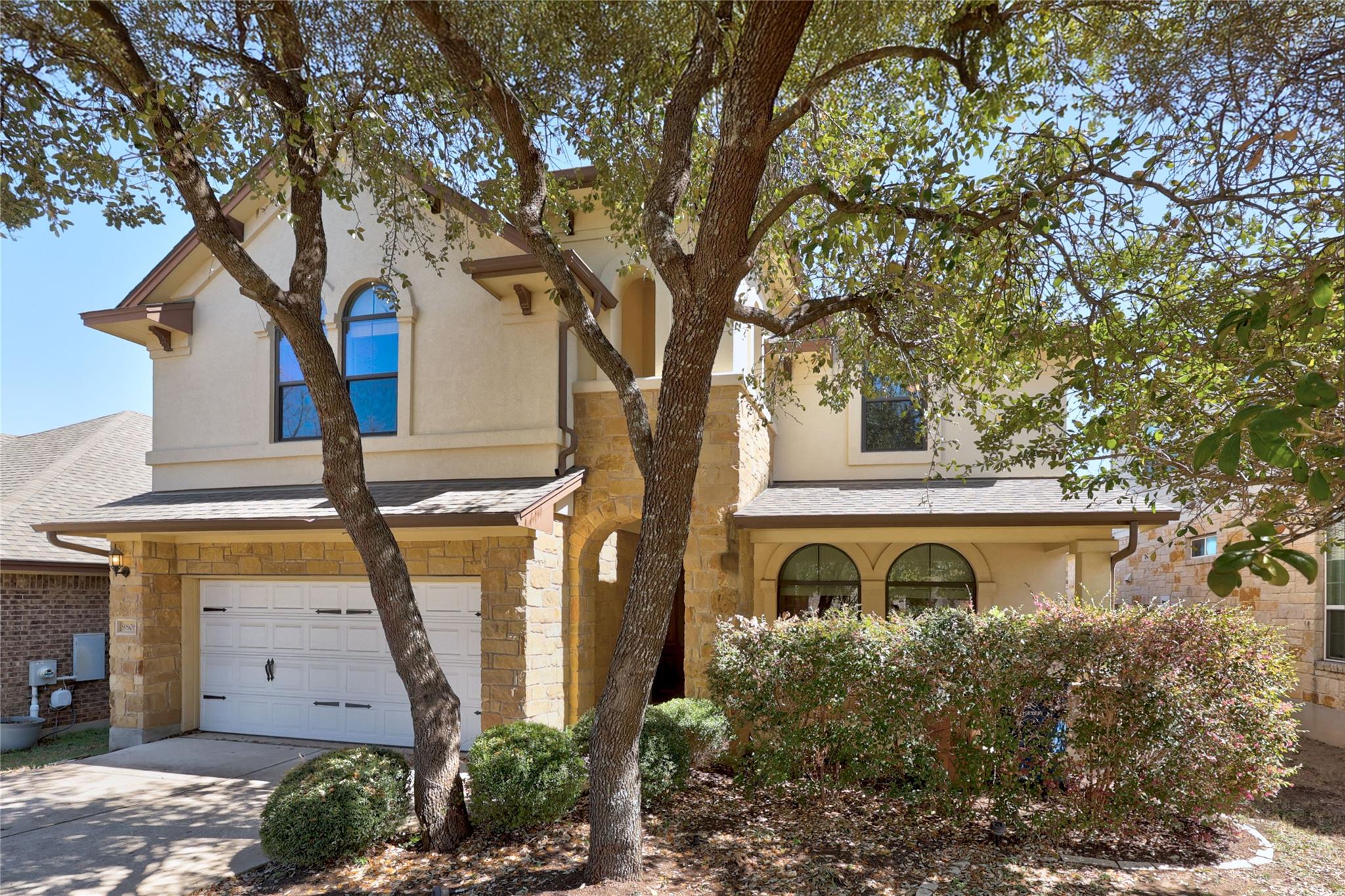 9808 Ivalenes Hope Dr Property Photo 3