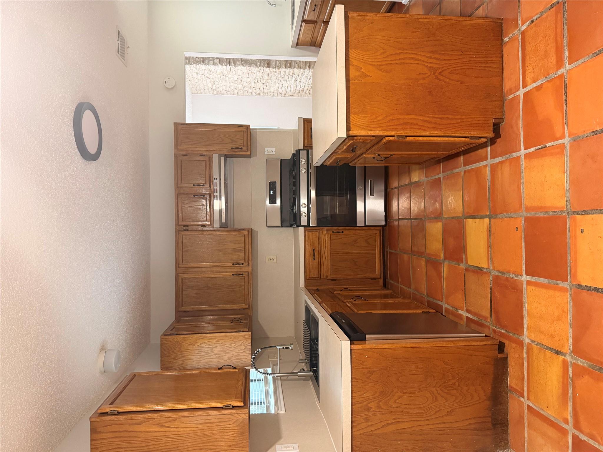305 Cluck Creek Trl Property Photo 1