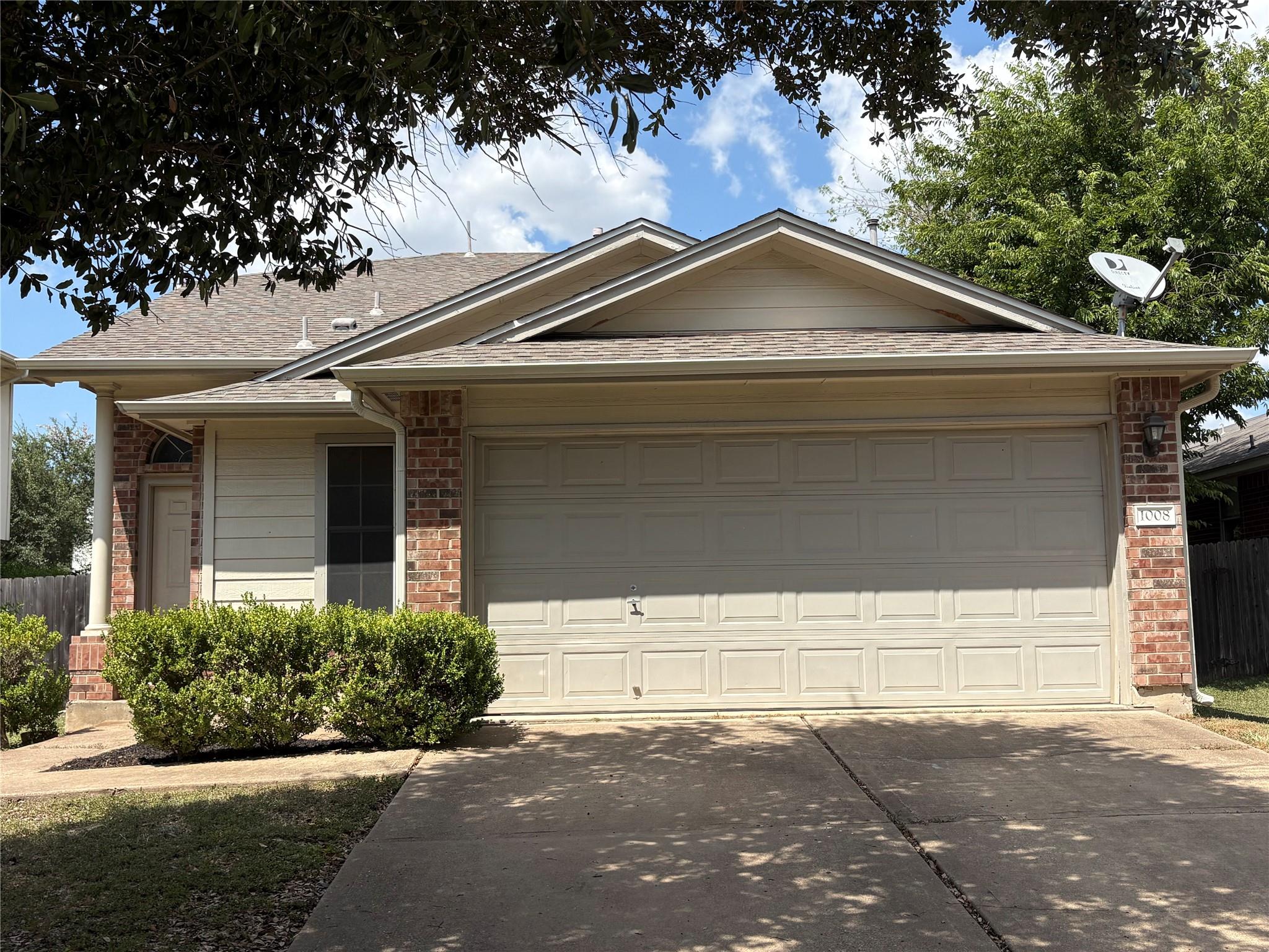 1008 Stacias Way Property Photo 1
