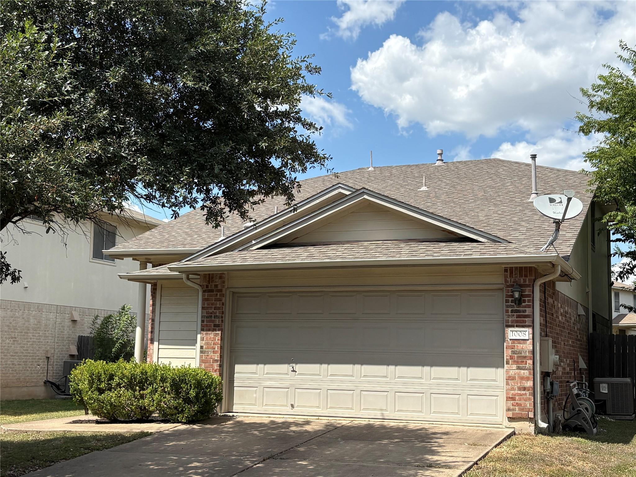 1008 Stacias Way Property Photo 2