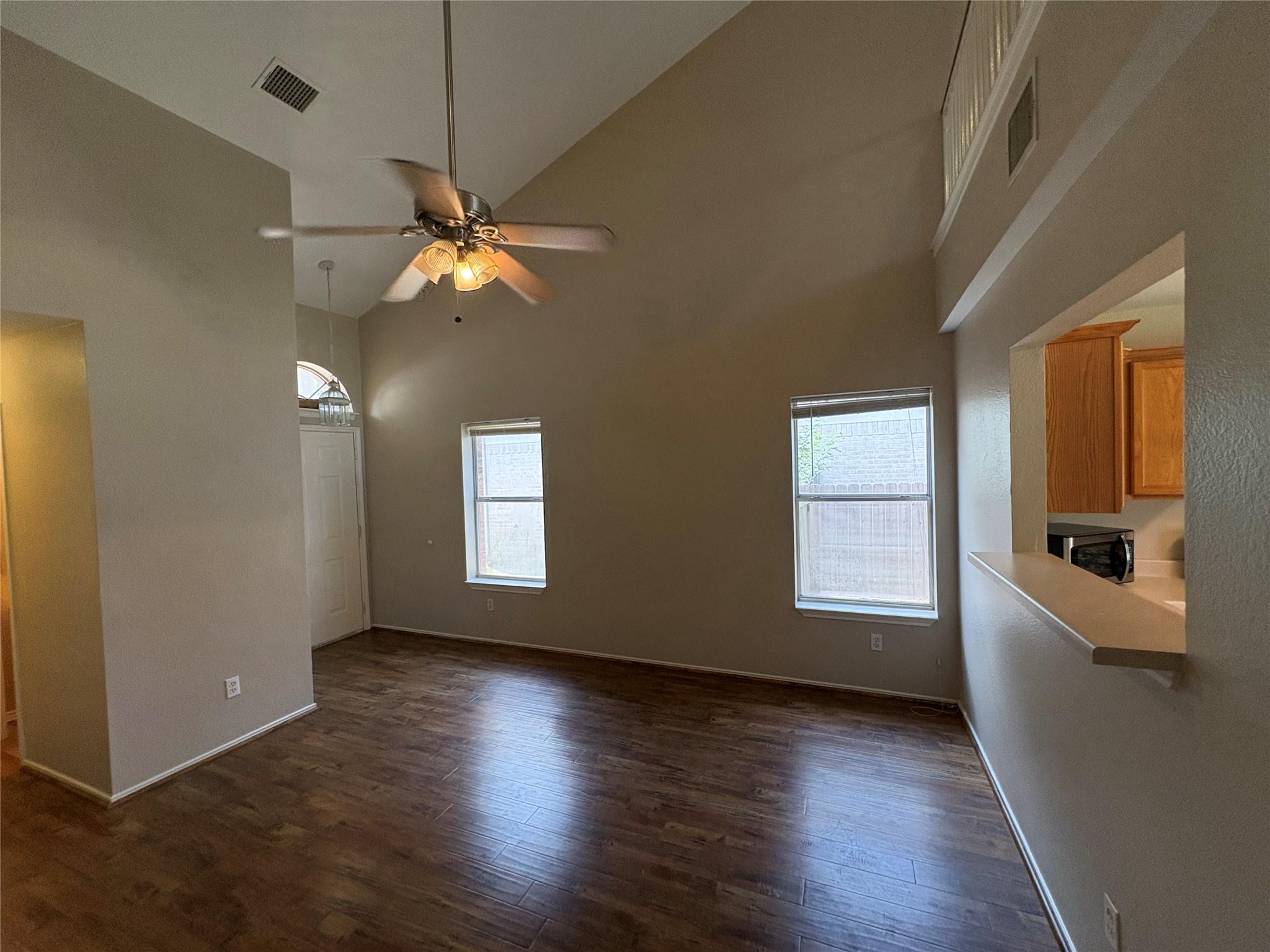 1008 Stacias Way Property Photo 4