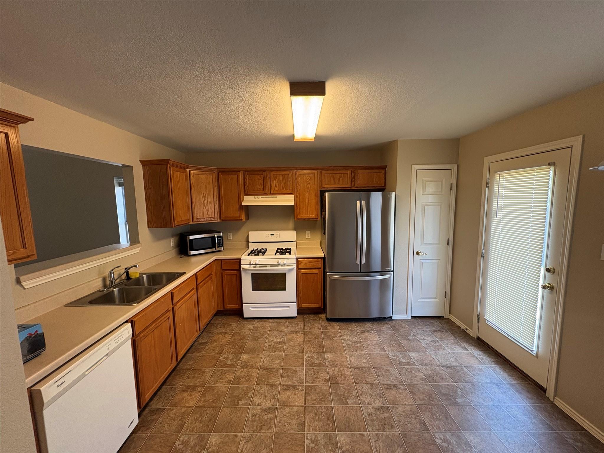 1008 Stacias Way Property Photo 5
