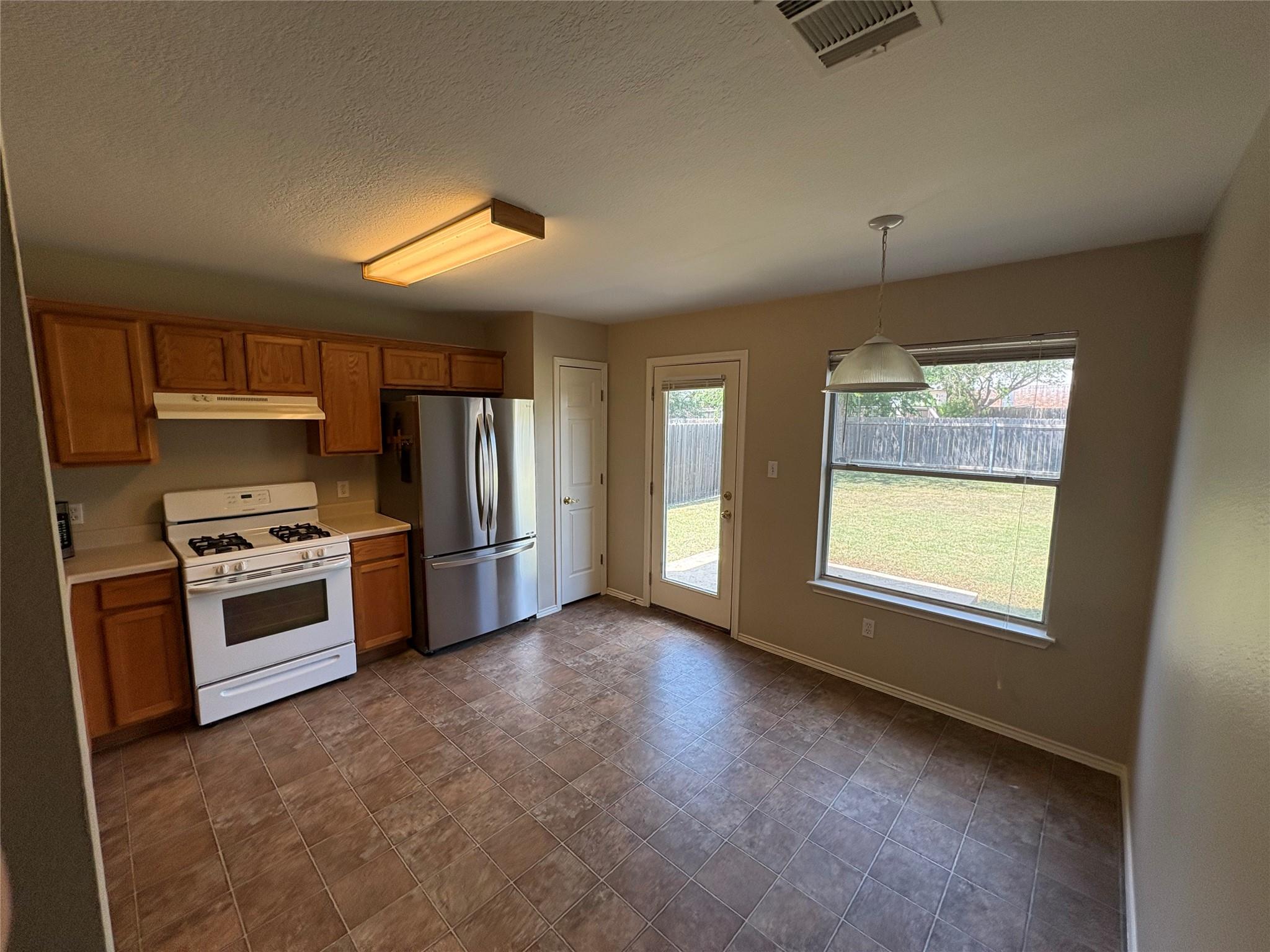 1008 Stacias Way Property Photo 6