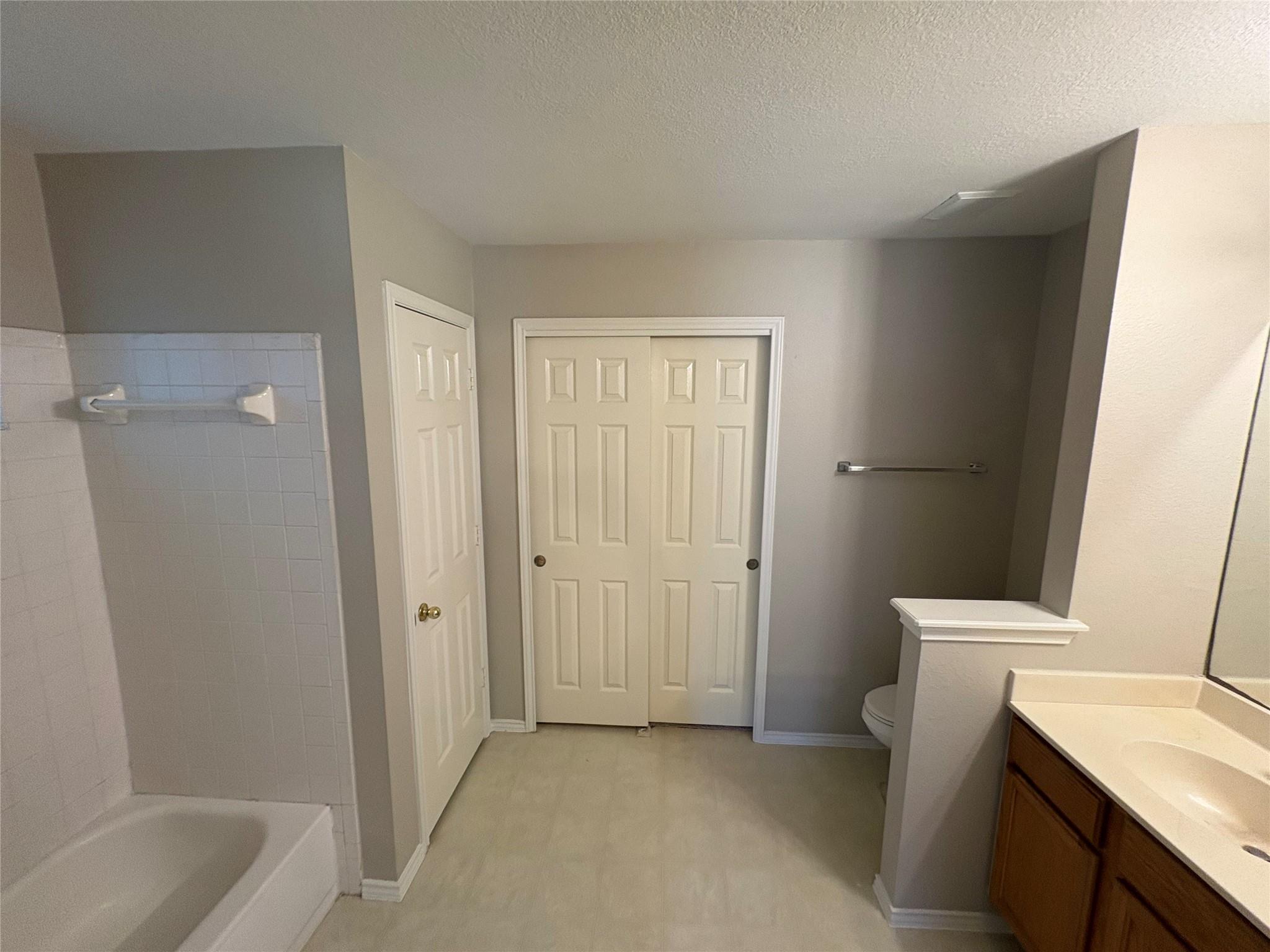 1008 Stacias Way Property Photo 8
