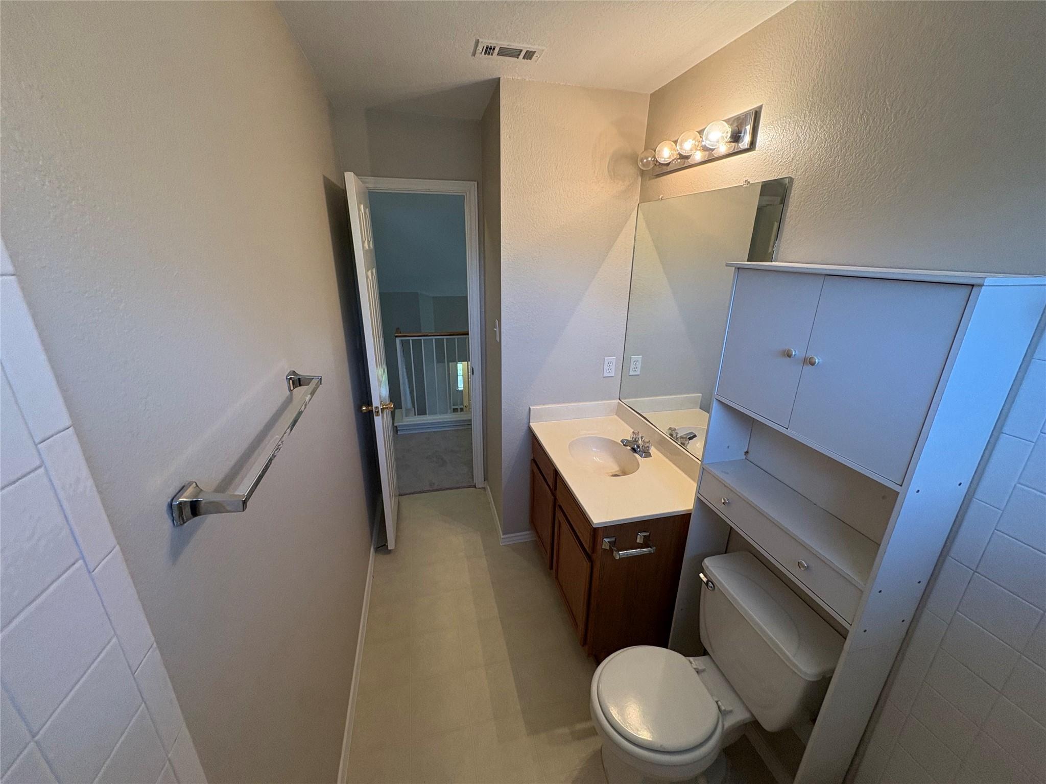 1008 Stacias Way Property Photo 13