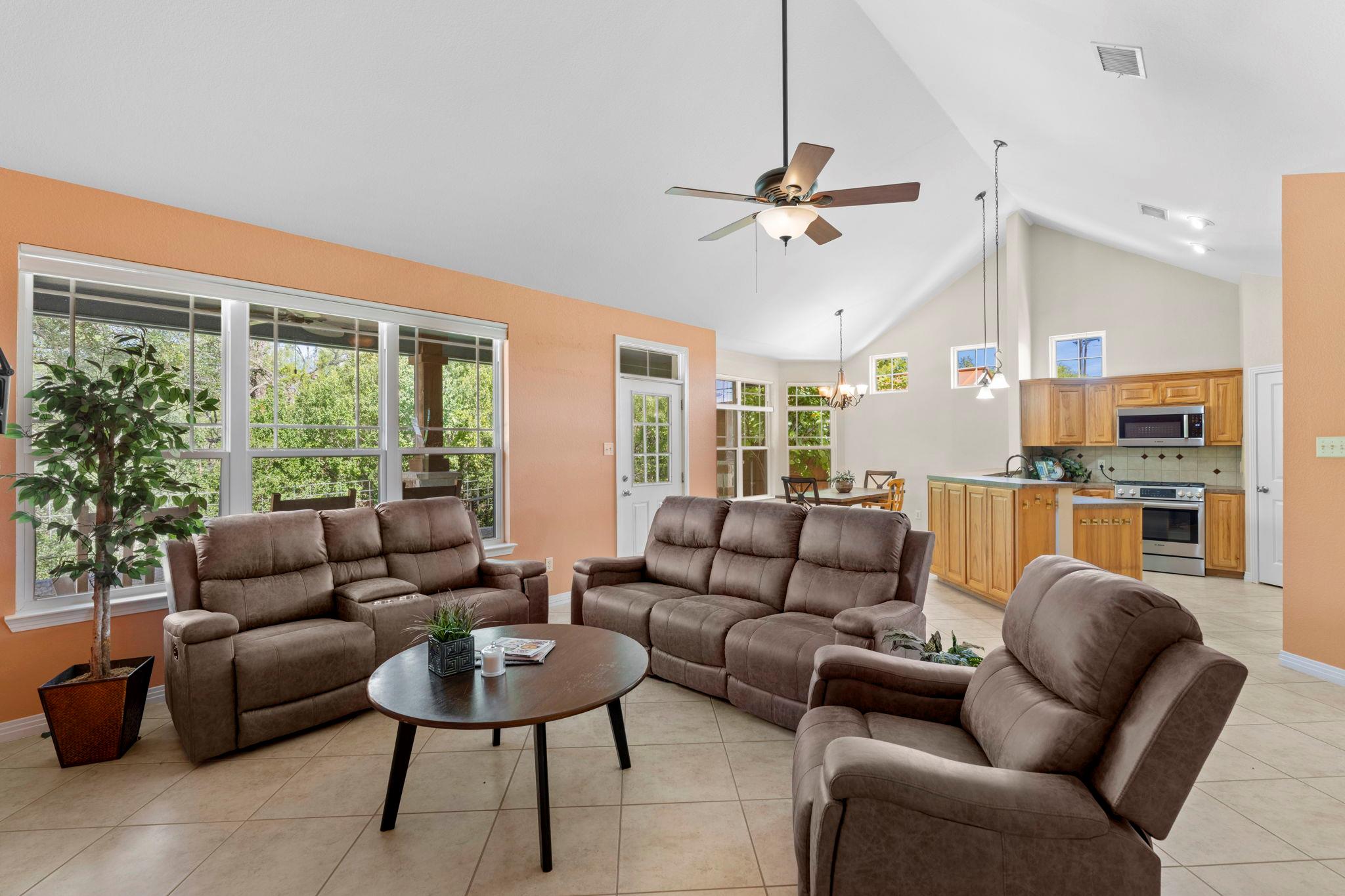 107 Kandi Ln Property Photo 6