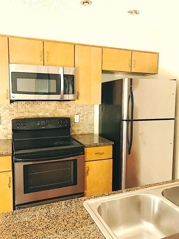 908 Poplar St #202 Property Photo 7