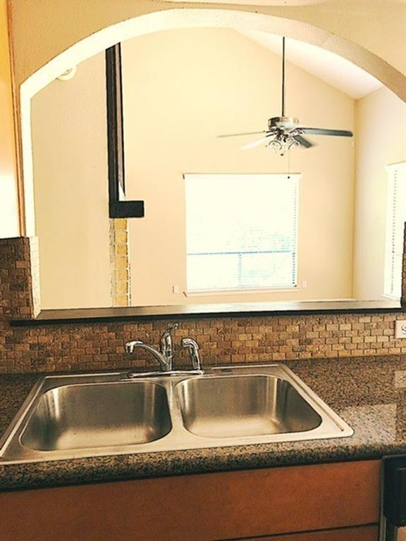 908 Poplar St #202 Property Photo 8