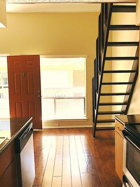 908 Poplar St #202 Property Photo 9