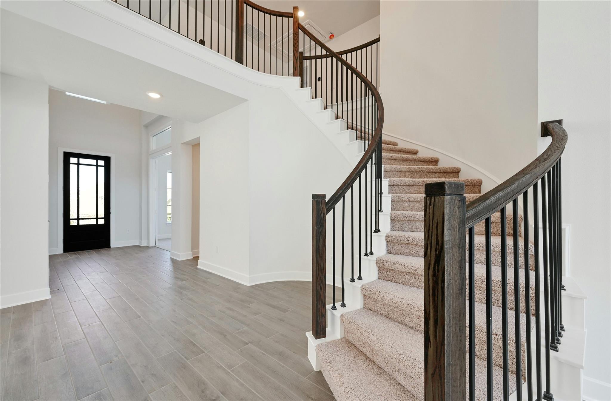 7701 Becasseau Dr Property Photo 3