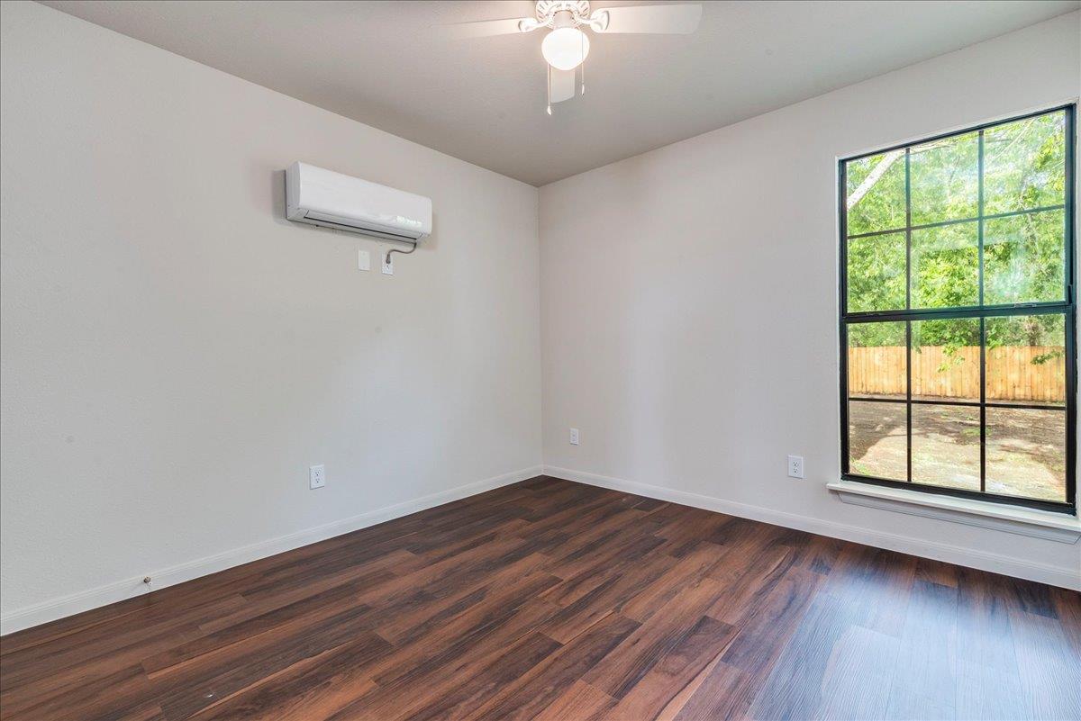 112 Gazley St Property Photo 31