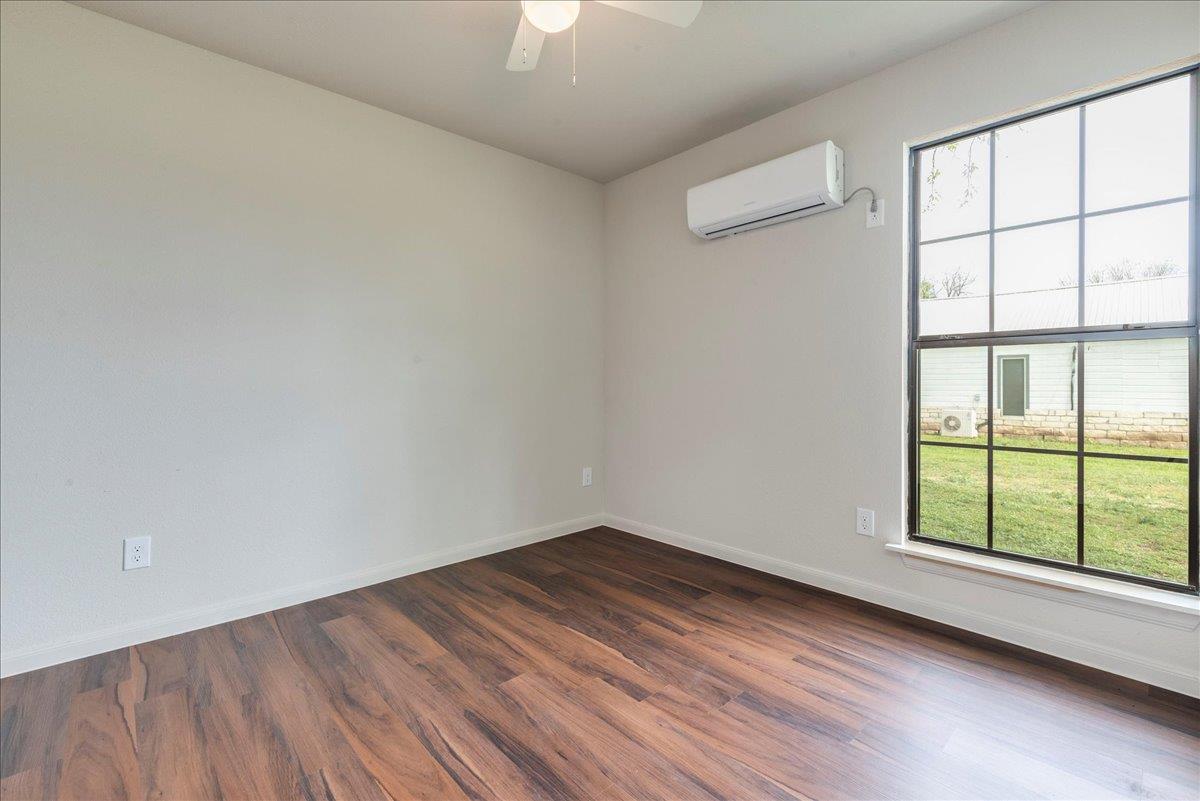 112 Gazley St Property Photo 33