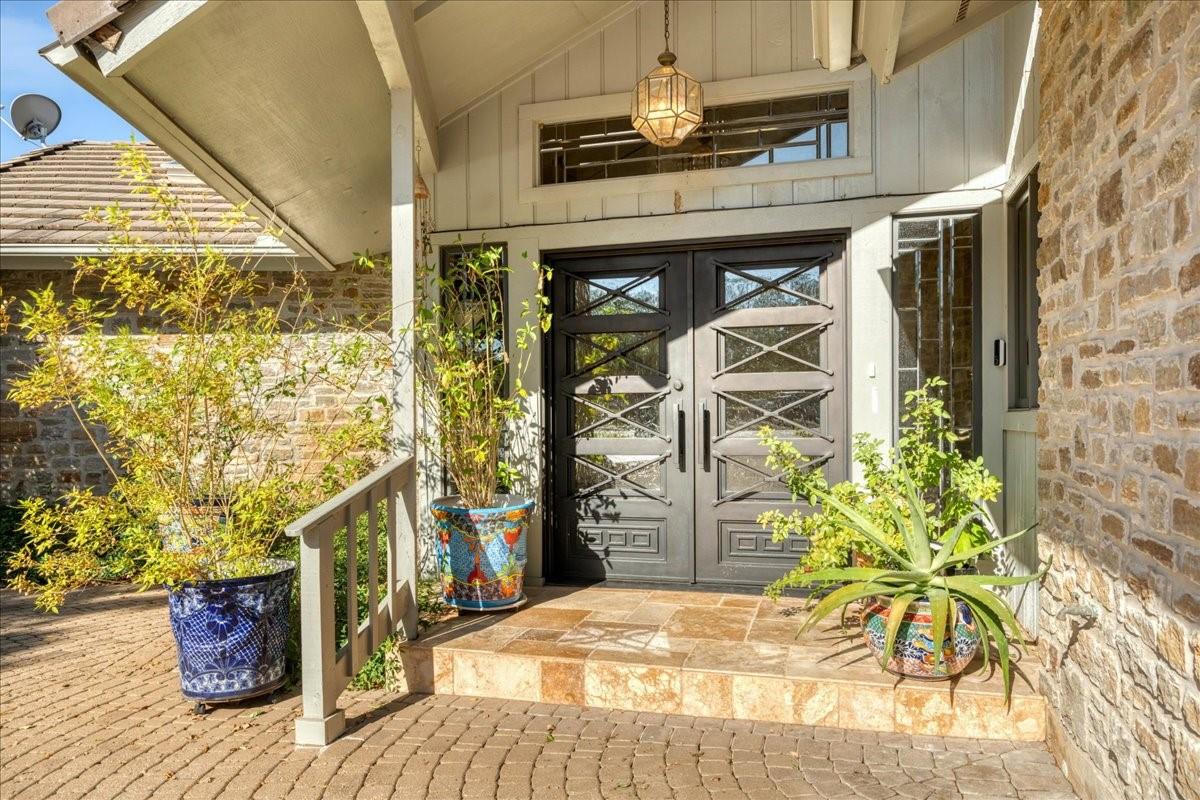 100 Silver Spur Property Photo 3