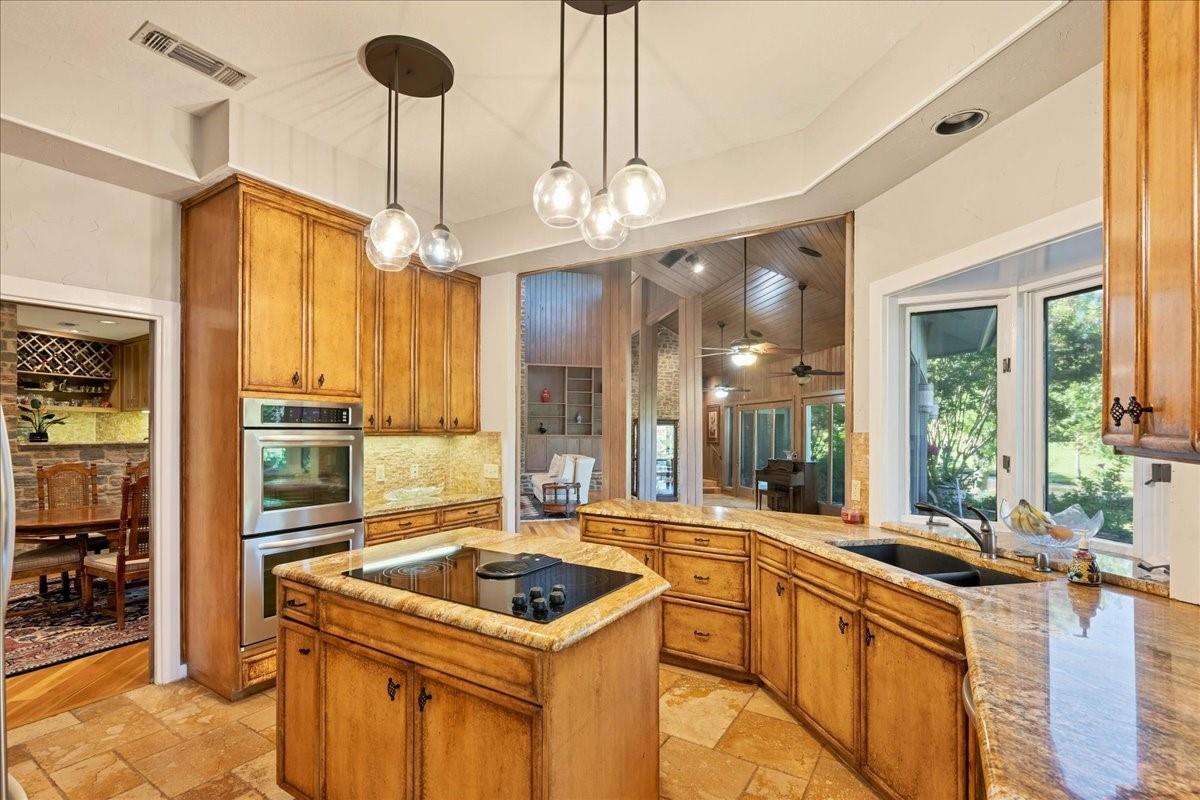 100 Silver Spur Property Photo 15