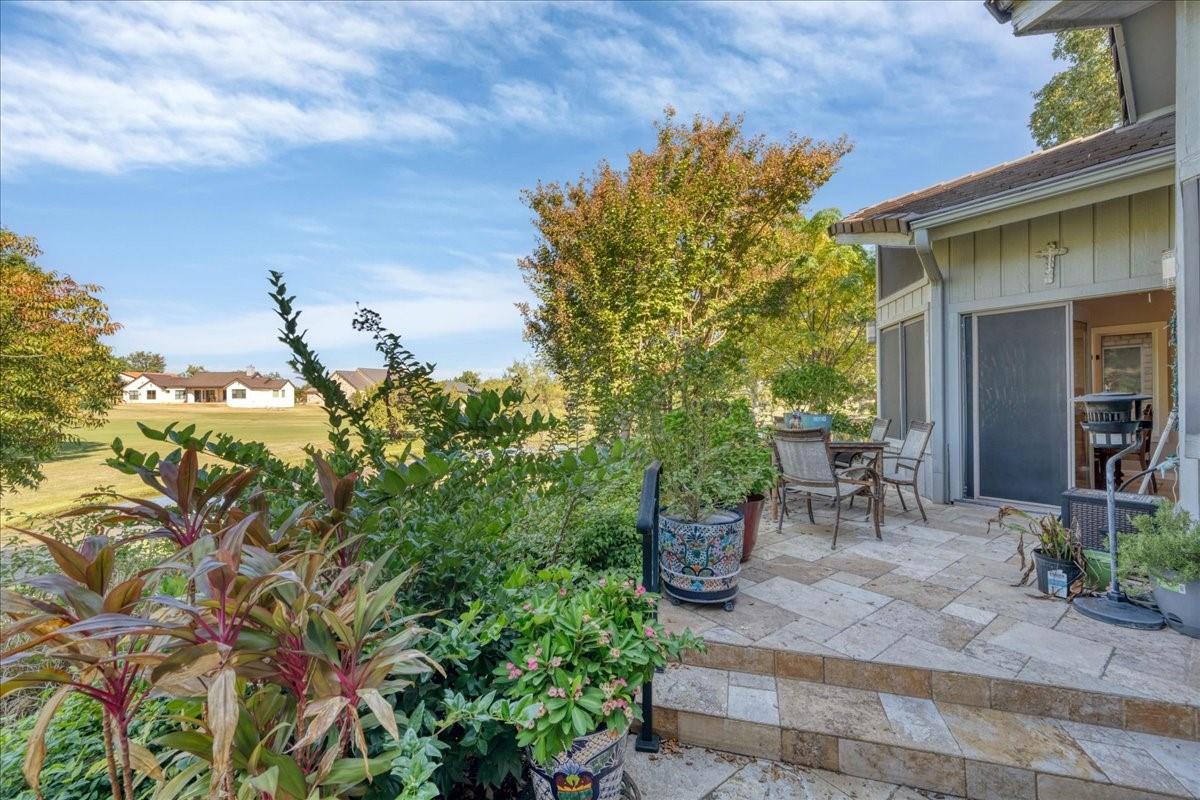 100 Silver Spur Property Photo 18