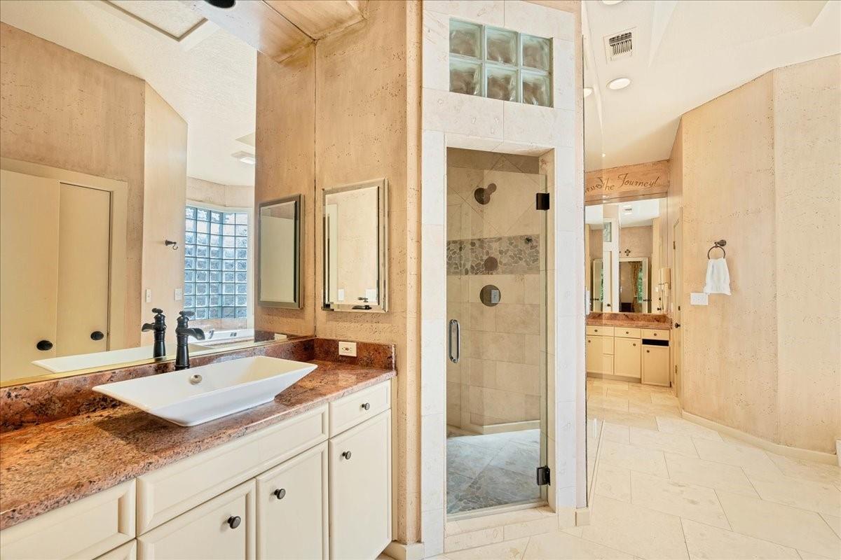 100 Silver Spur Property Photo 21
