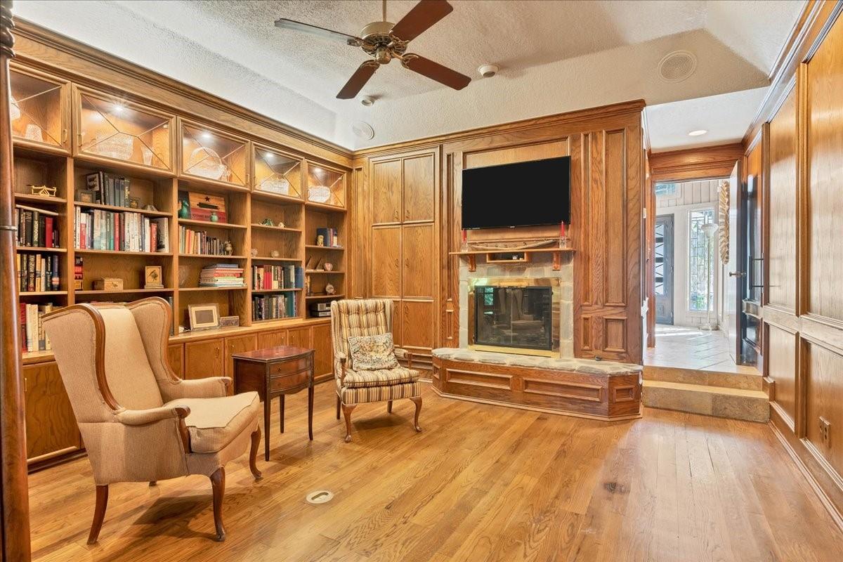 100 Silver Spur Property Photo 25