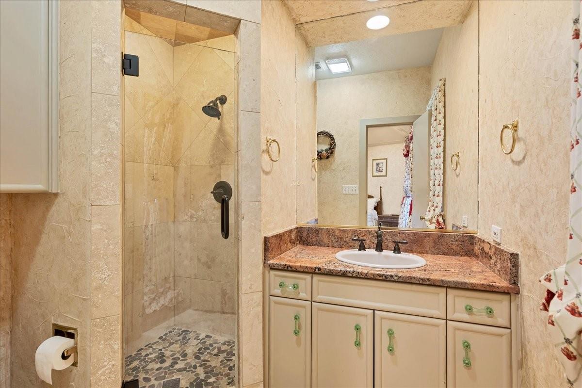 100 Silver Spur Property Photo 28
