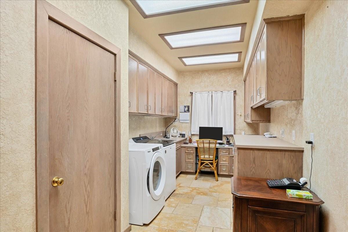 100 Silver Spur Property Photo 32