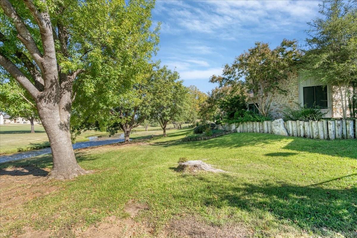 100 Silver Spur Property Photo 38