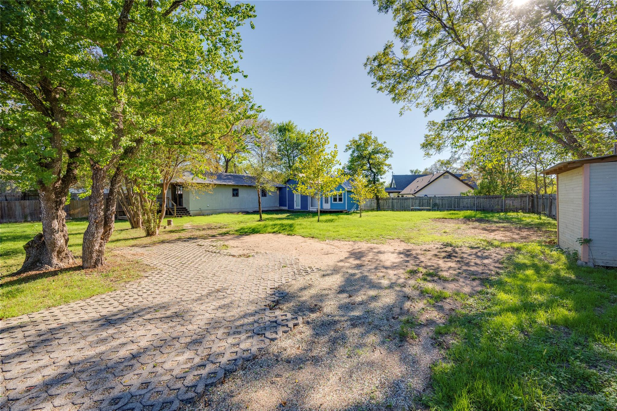 2713 Sweeney Ln Property Photo 1