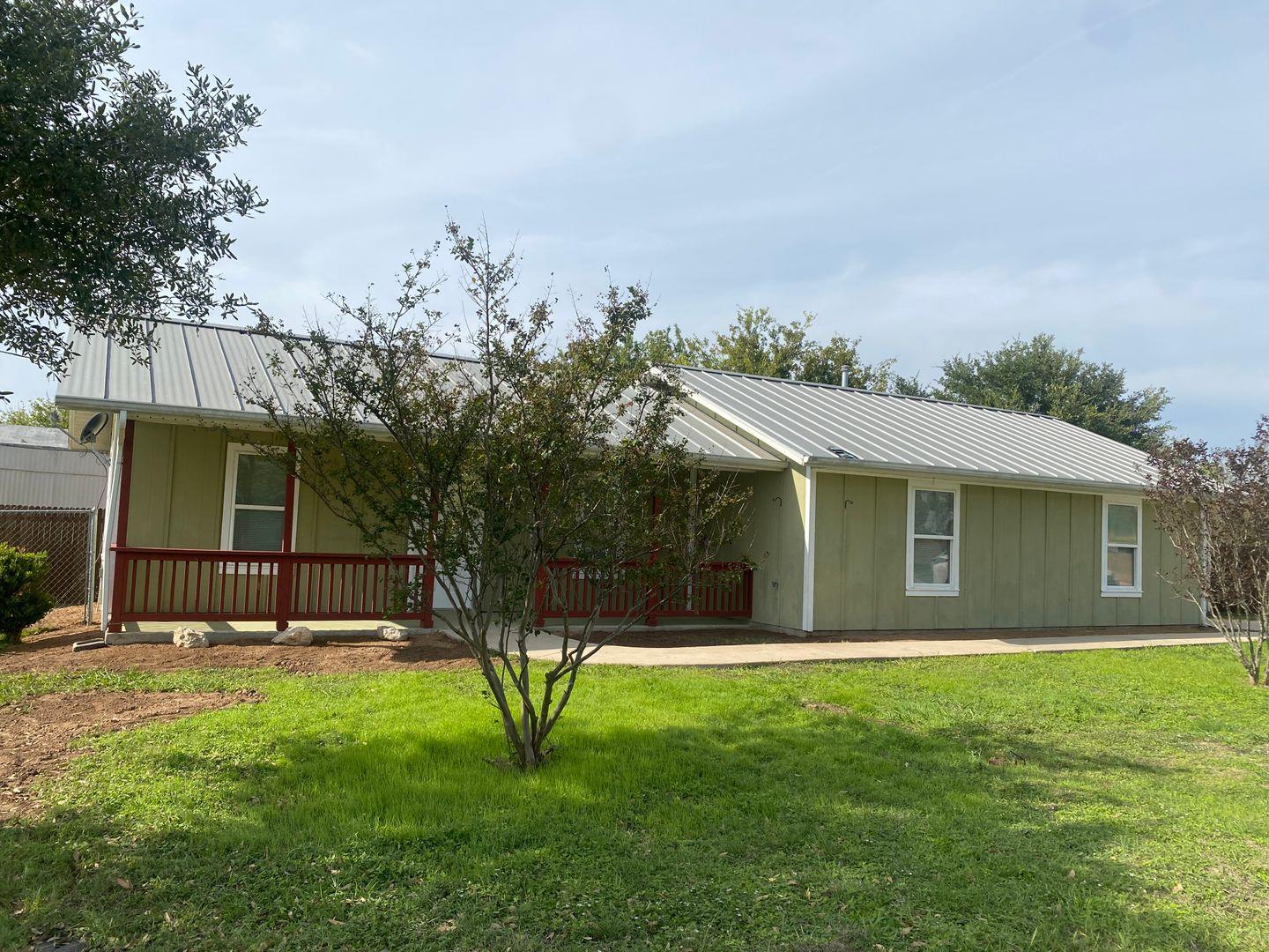 601 N Bastrop St Property Photo 1