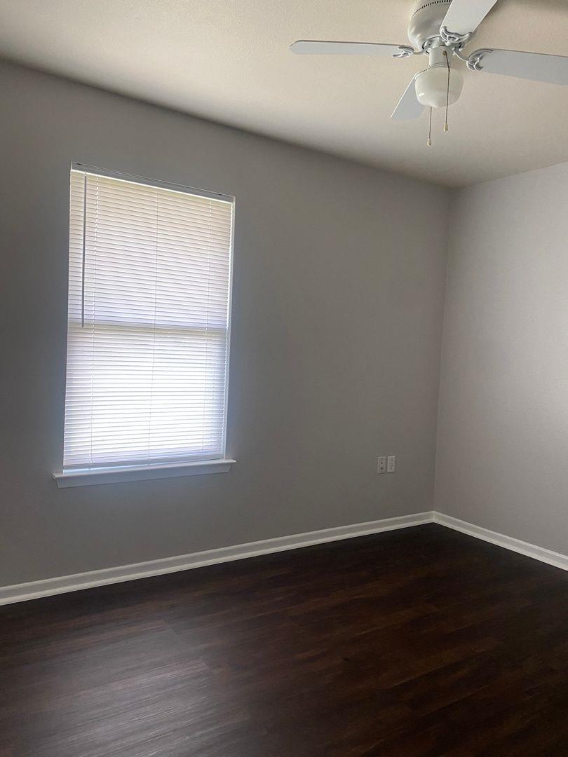 601 N Bastrop St Property Photo 13
