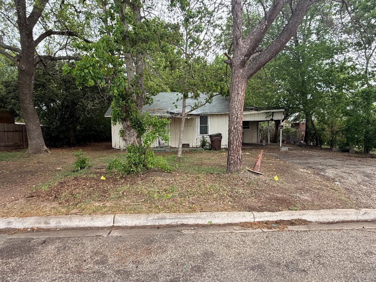 918 S Brazos St Property Photo 1