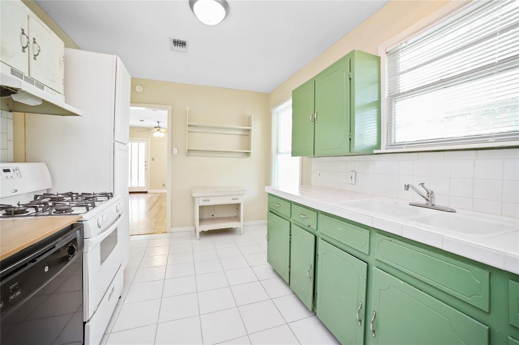 310 Franklin Blvd Property Photo 2