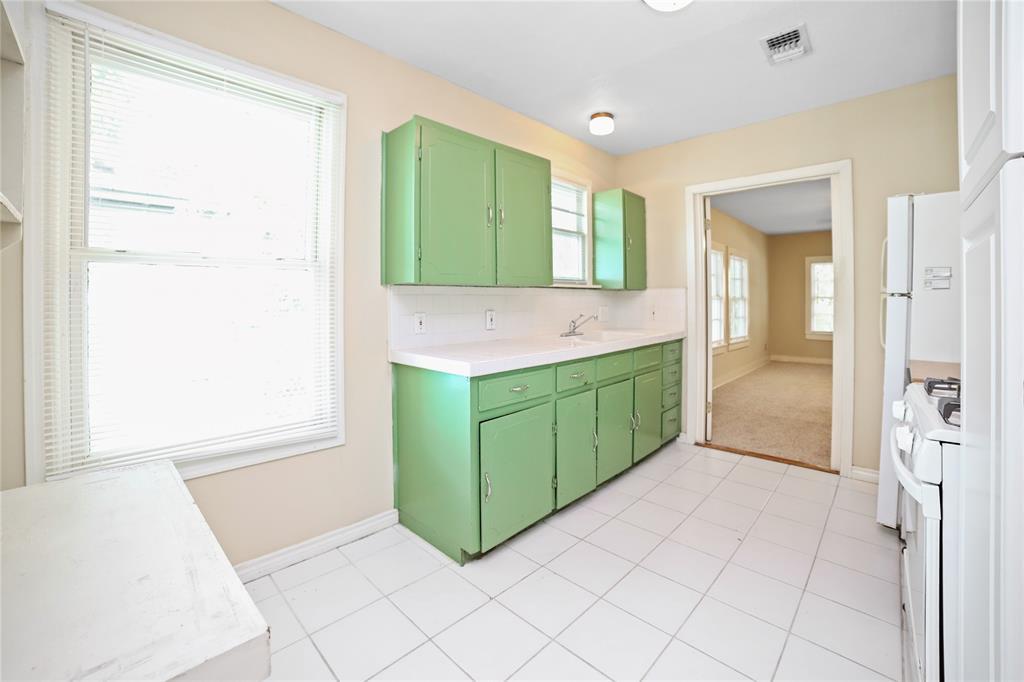 310 Franklin Blvd Property Photo 3