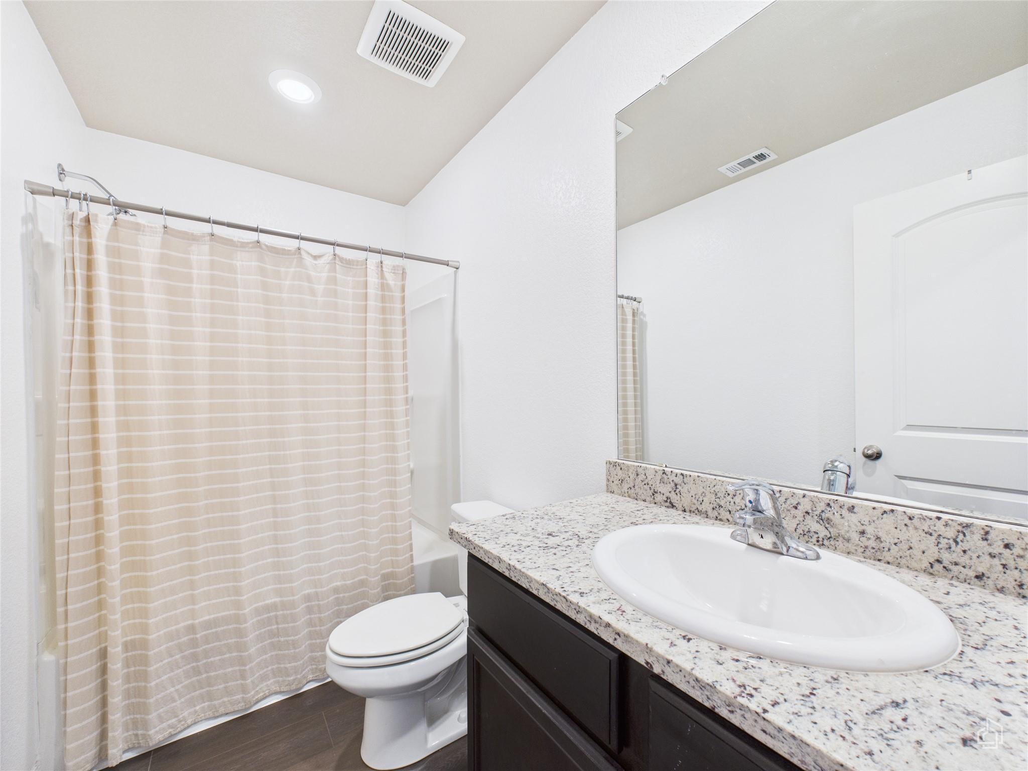1687 Twin Estates Dr Property Photo 18