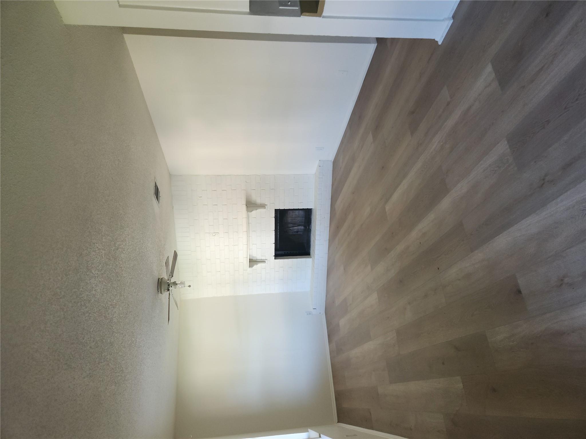 905 Fieldwood Dr #b Property Photo 3