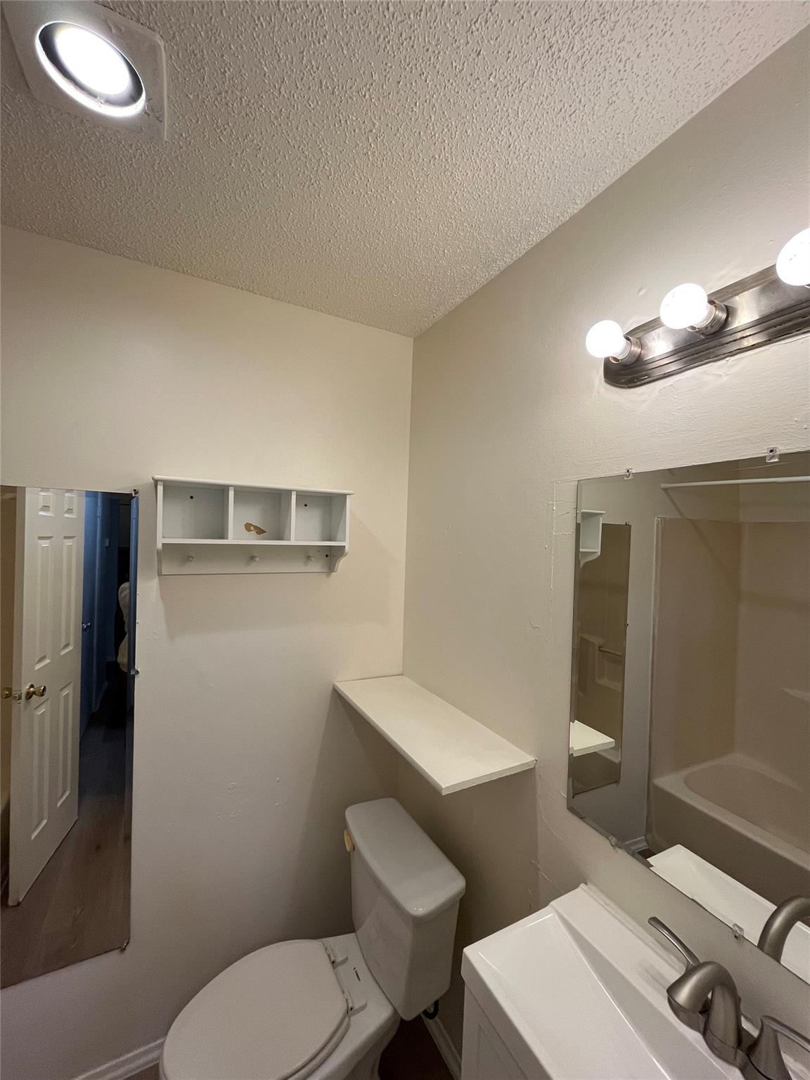 905 Fieldwood Dr #b Property Photo 10