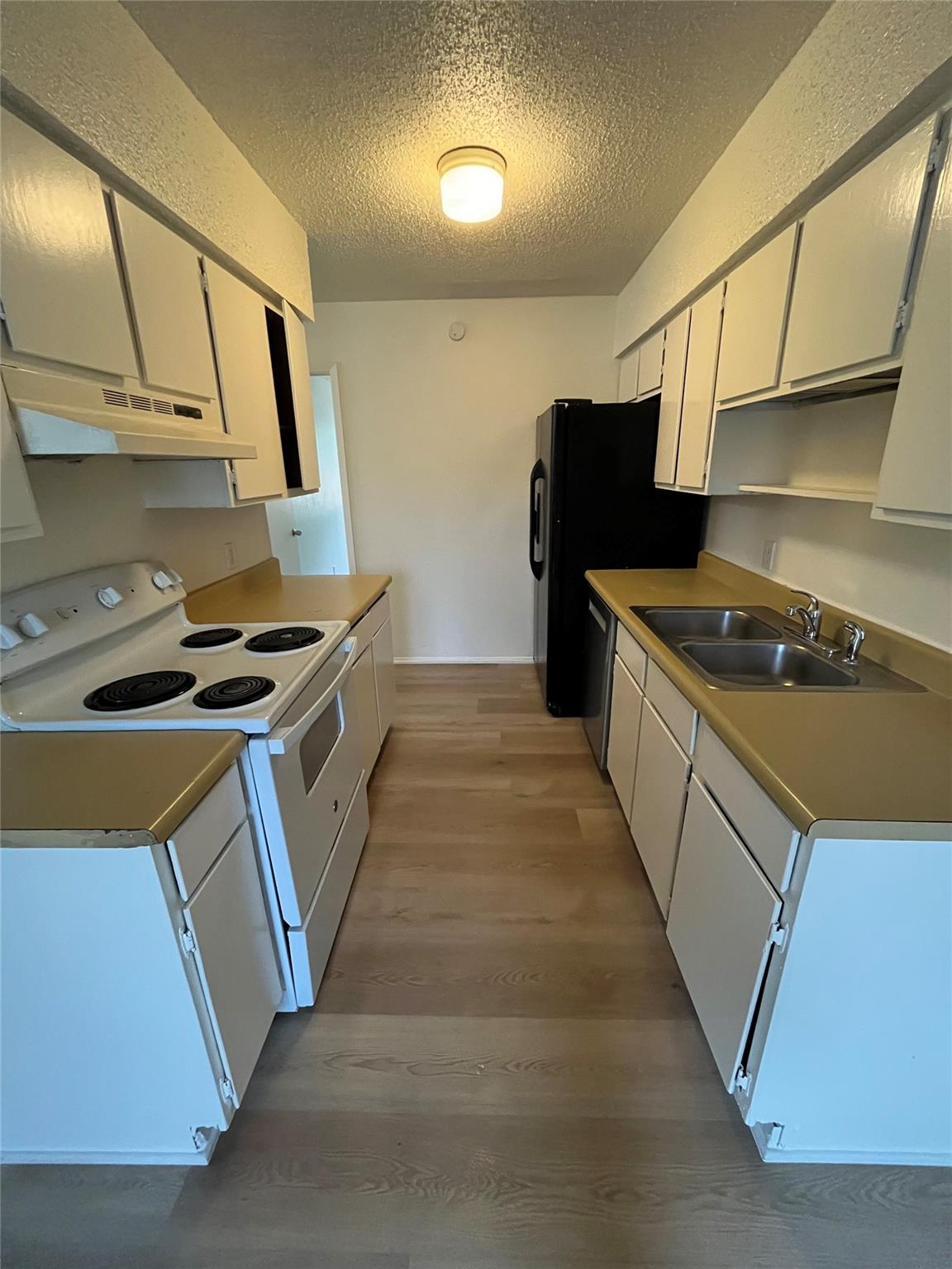 905 Fieldwood Dr #b Property Photo 11