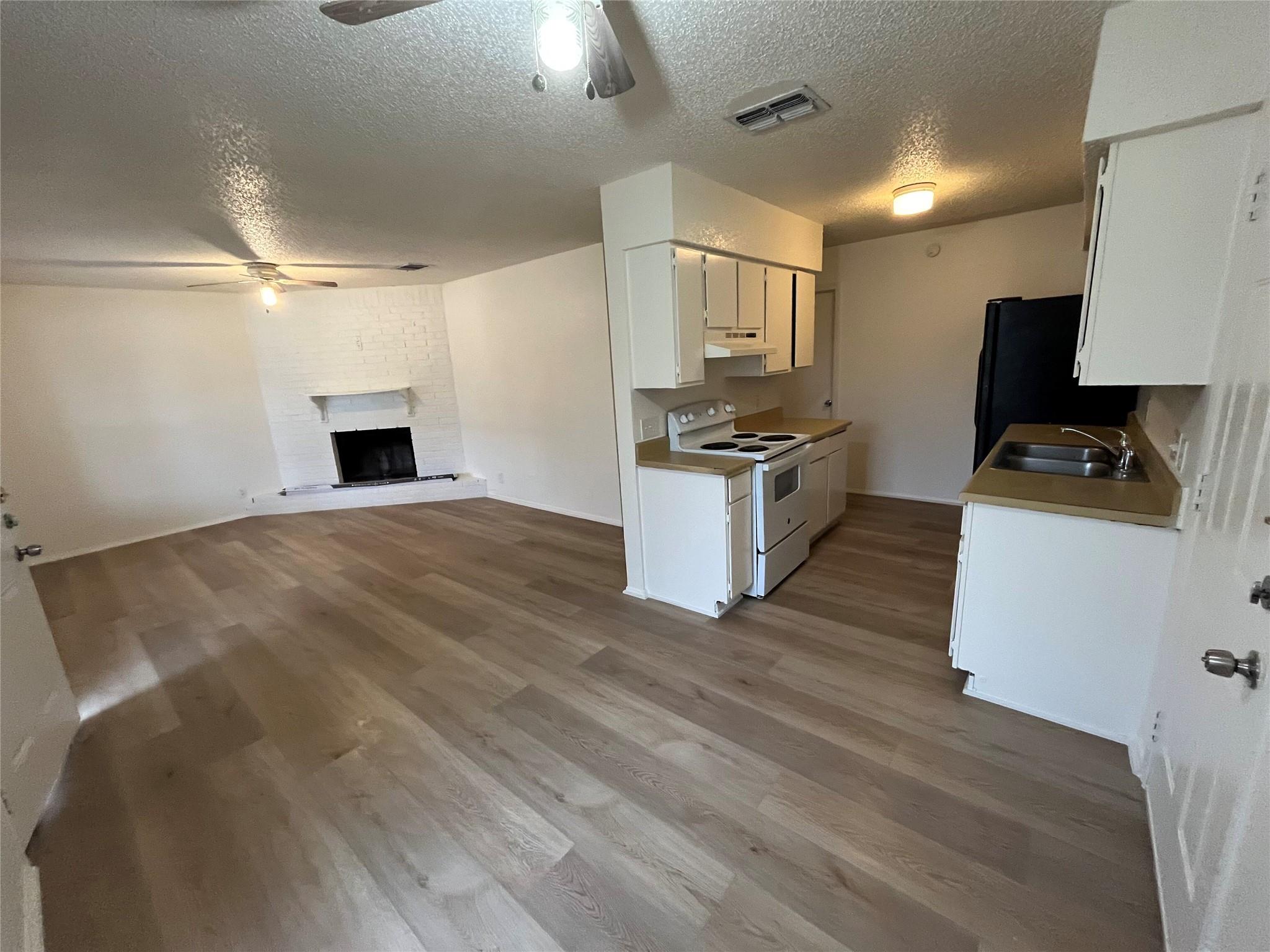 905 Fieldwood Dr #b Property Photo 15