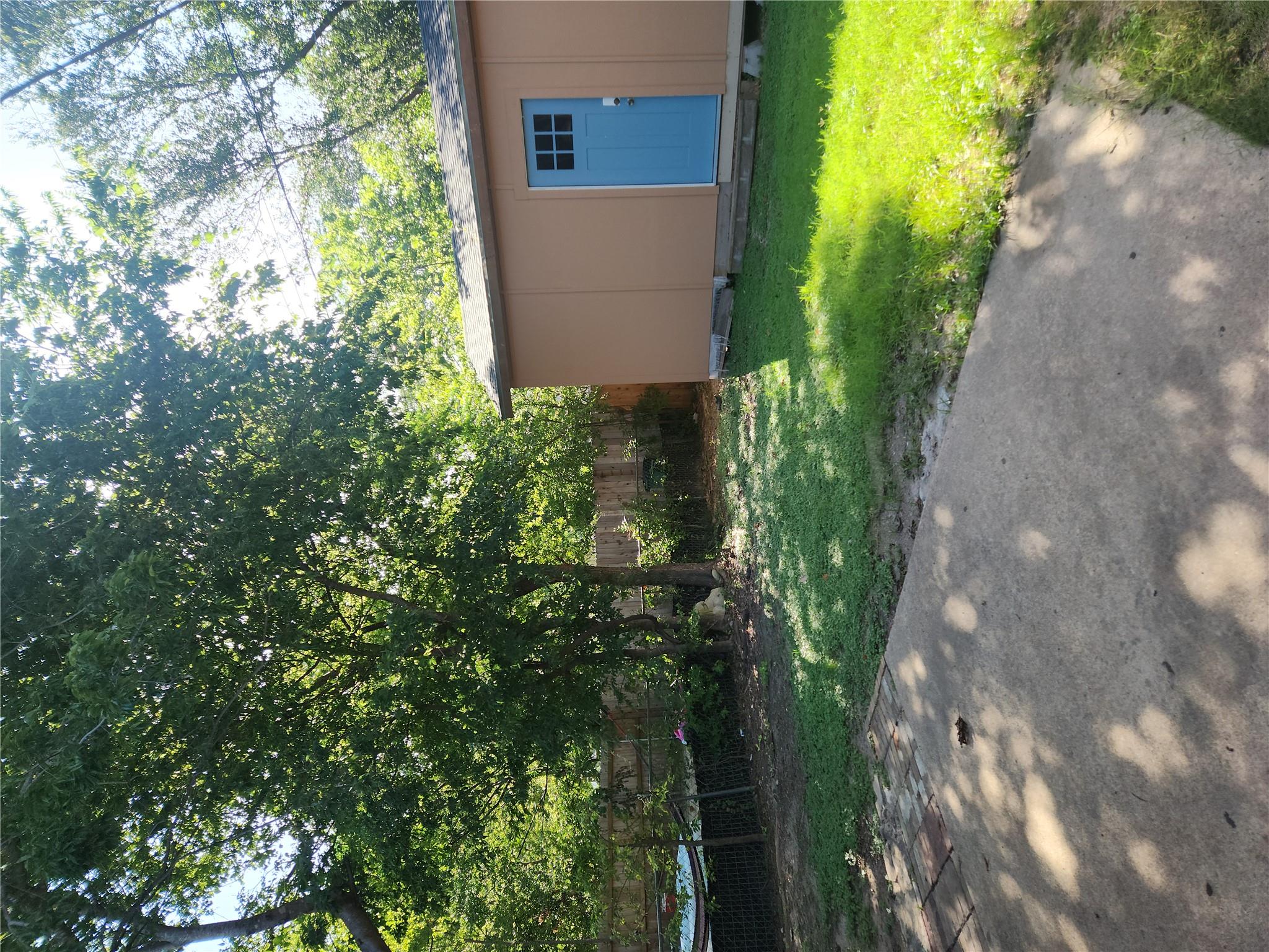 905 Fieldwood Dr #b Property Photo 18