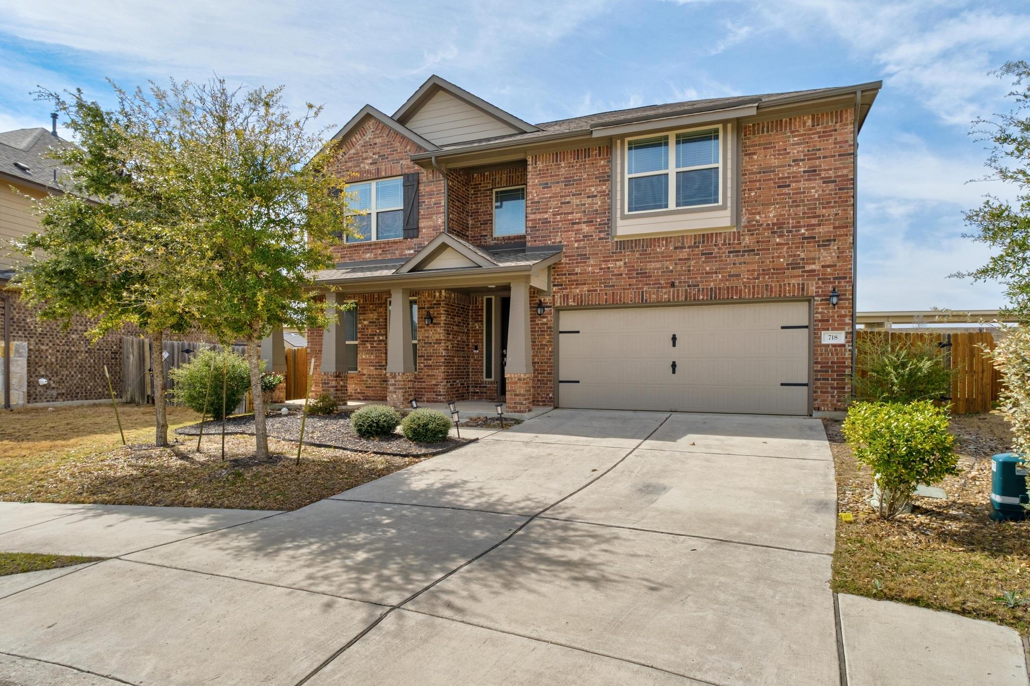 718 Hereford Loop Property Photo 1