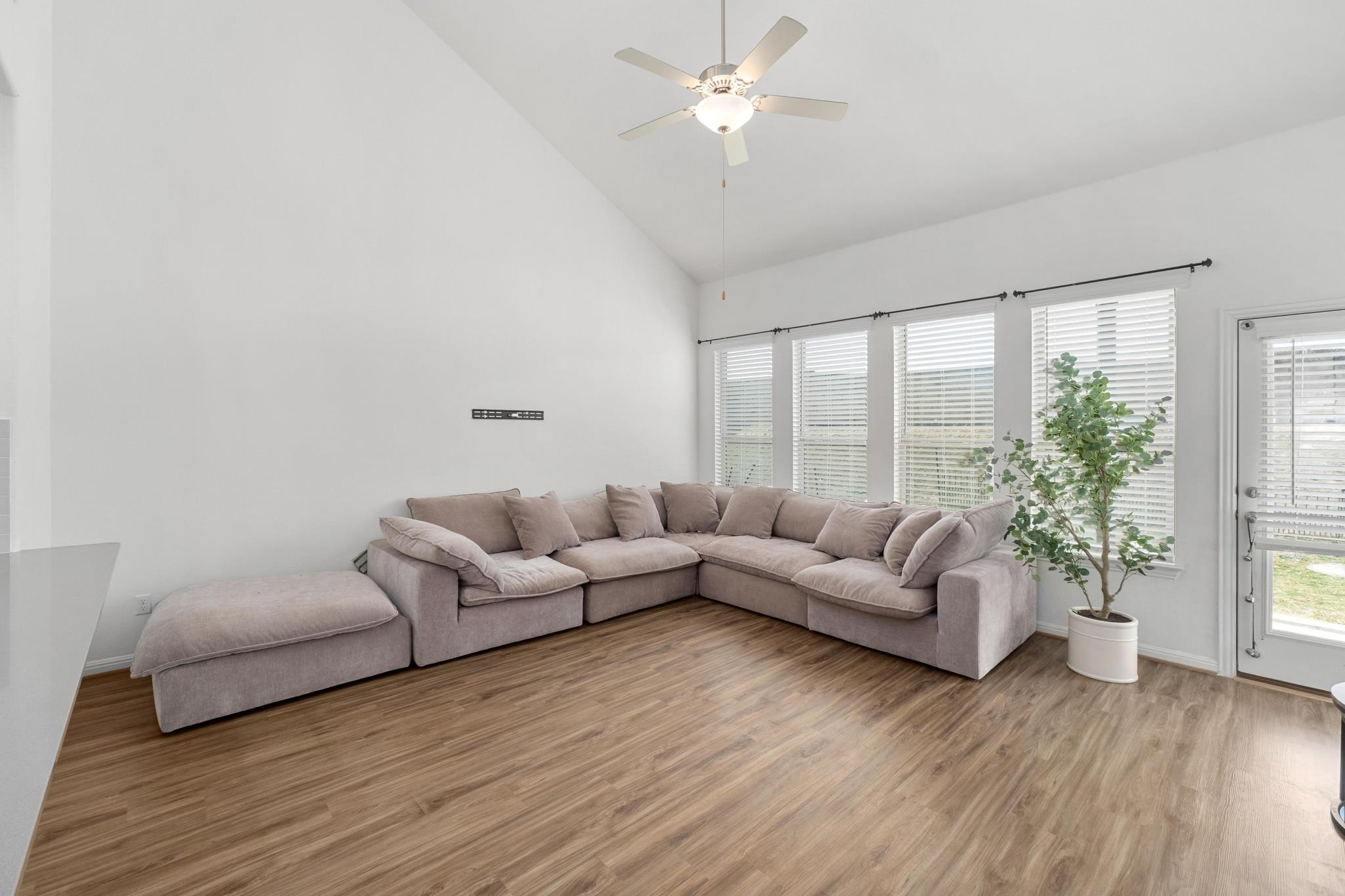 718 Hereford Loop Property Photo 11