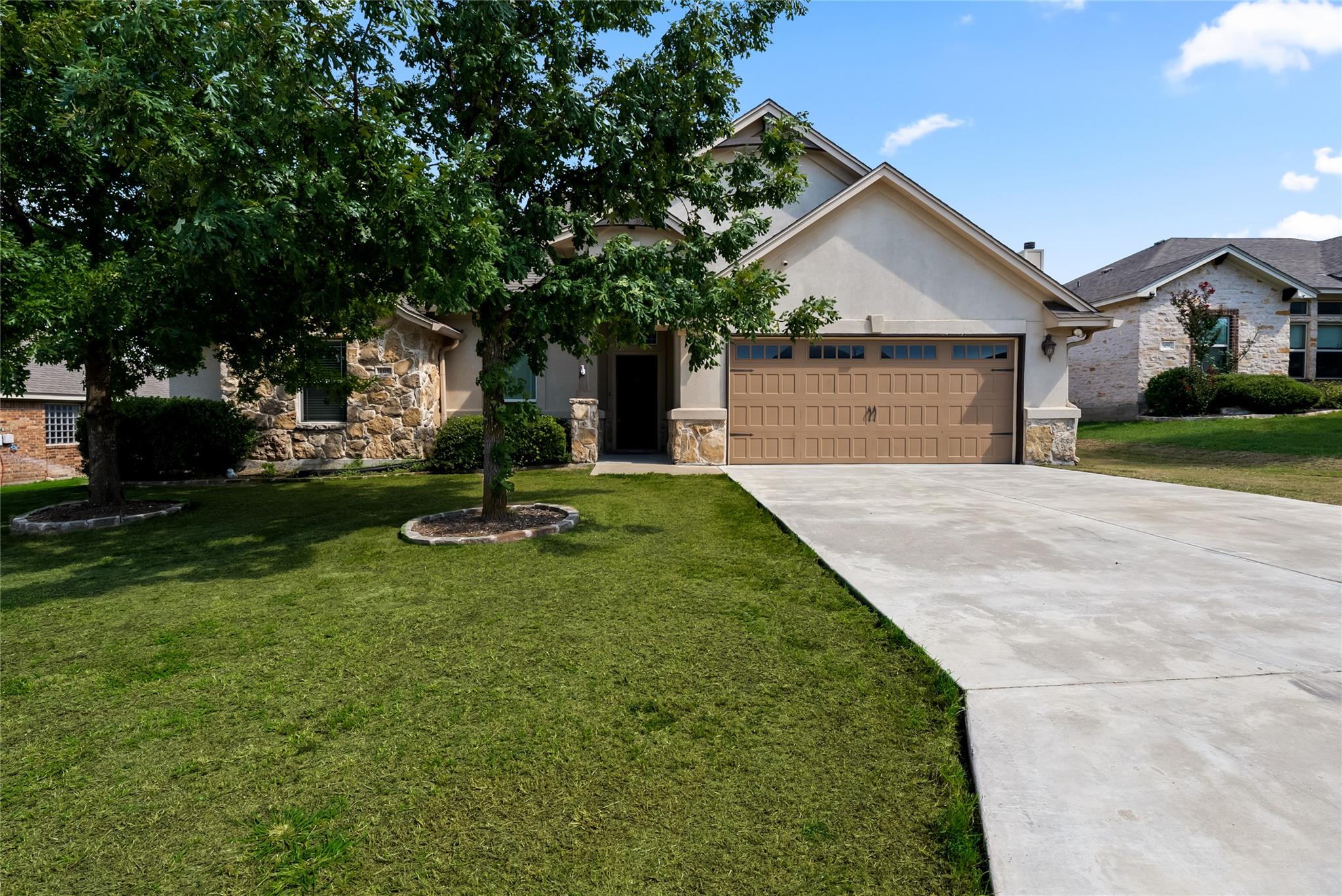 105 Walter Way Property Photo 1
