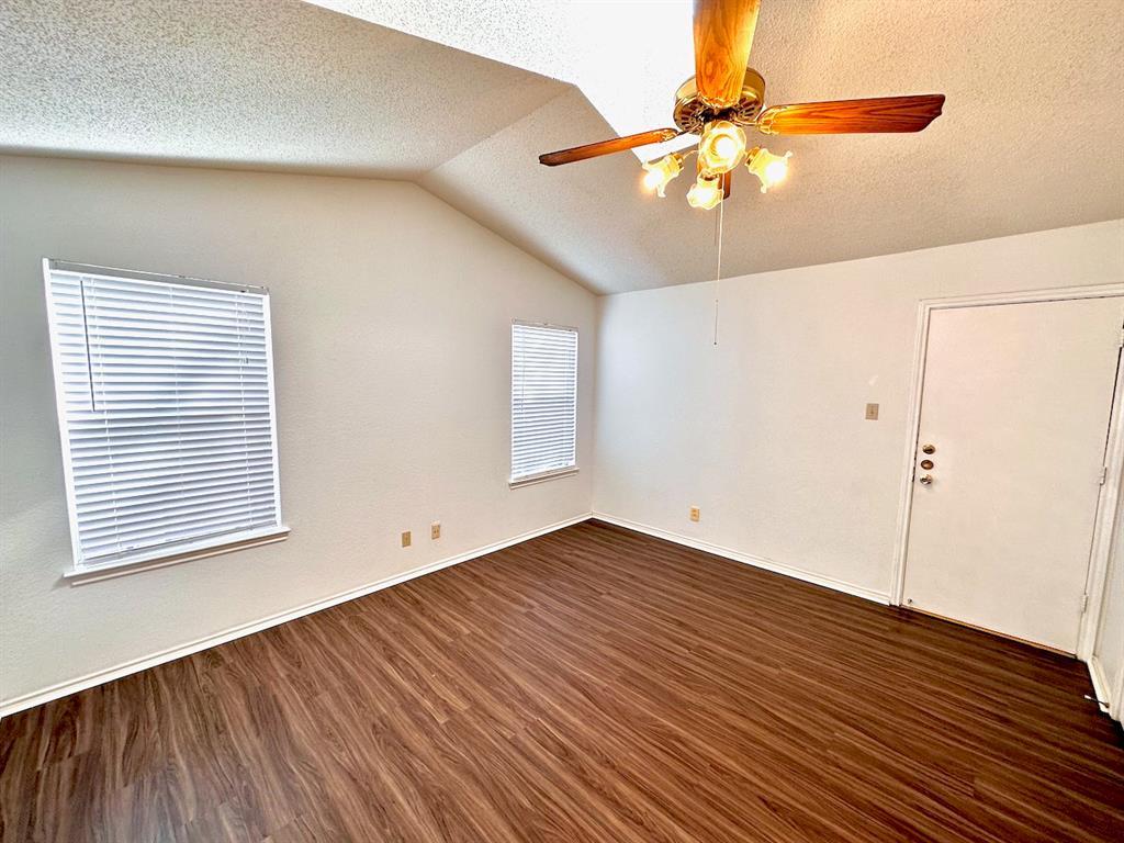 531 Cutty Trl #b Property Photo 3