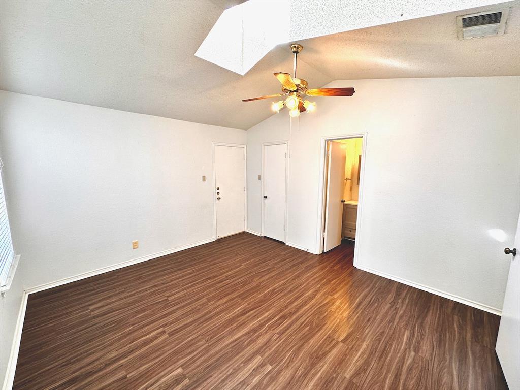 531 Cutty Trl #b Property Photo 4