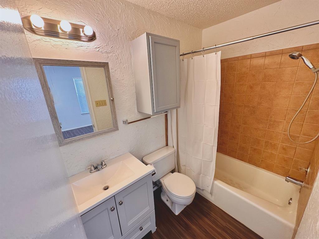 531 Cutty Trl #b Property Photo 5
