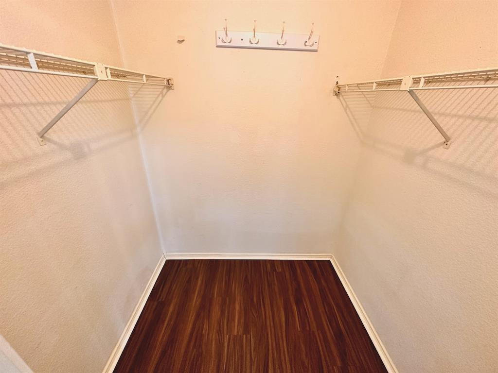 531 Cutty Trl #b Property Photo 6