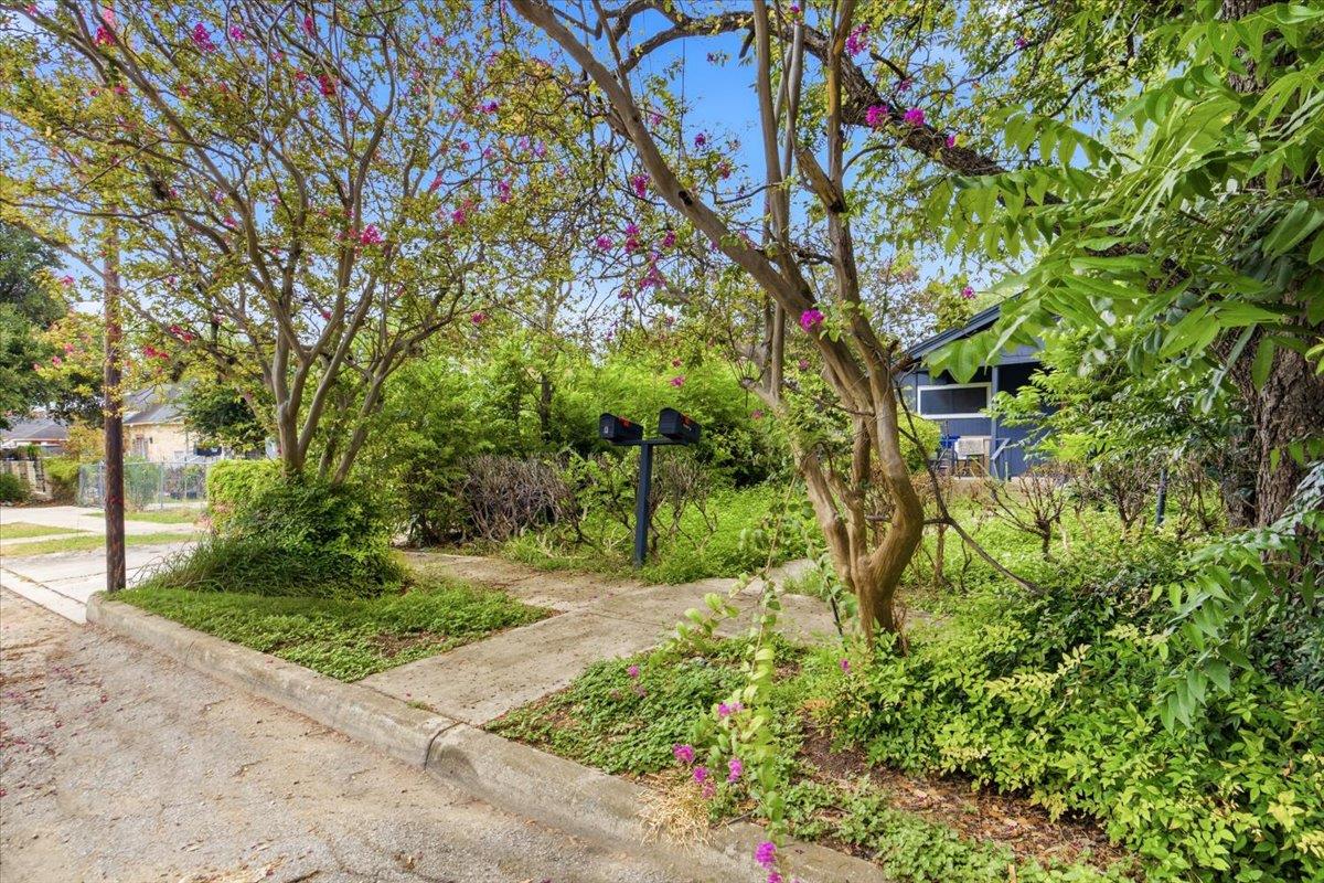 1920 Leal St #a & B Property Photo 3