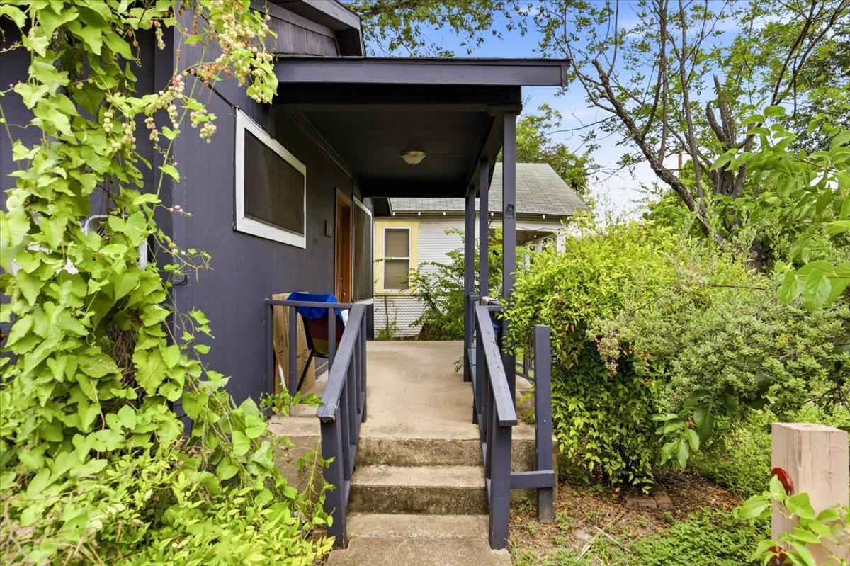 1920 Leal St #a & B Property Photo 6