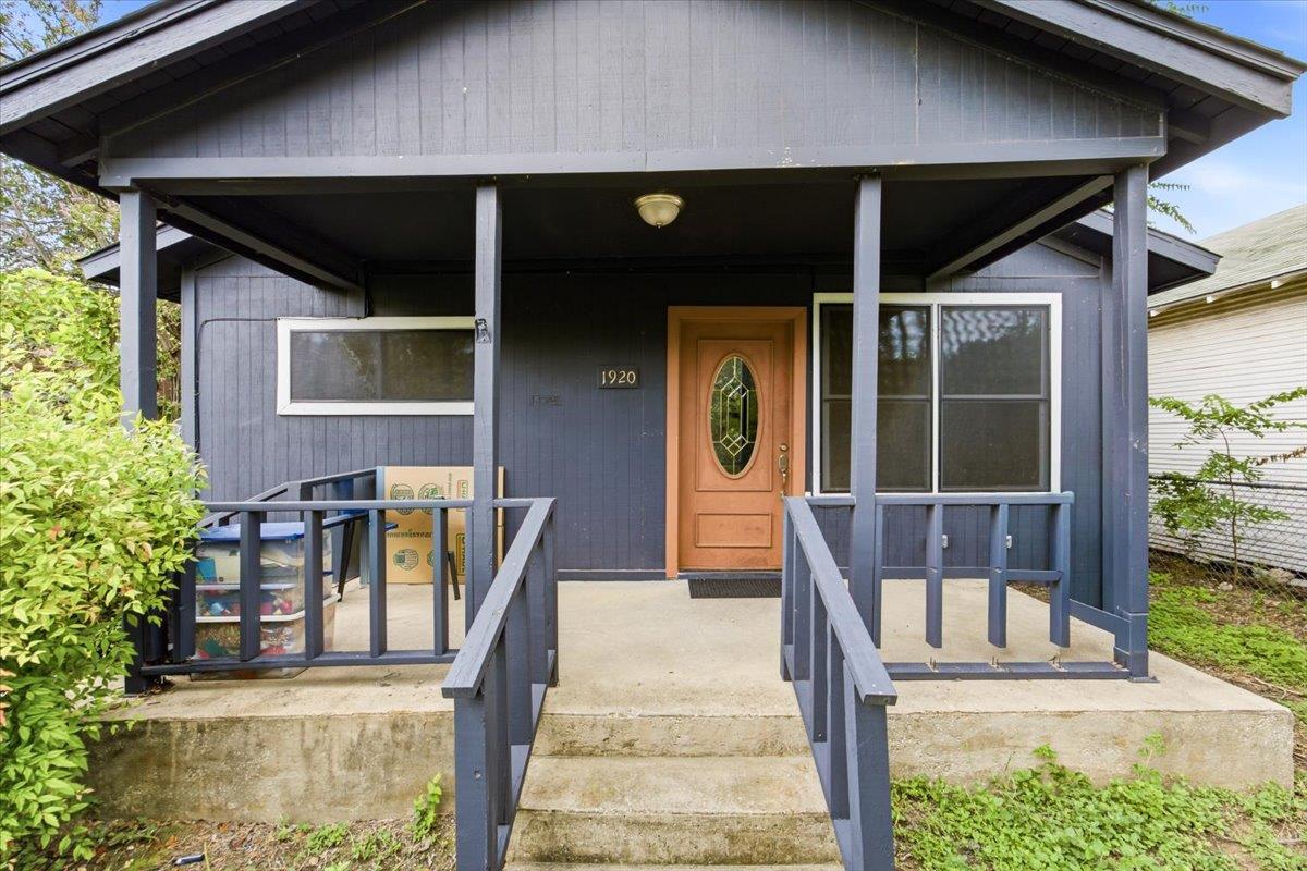 1920 Leal St #a & B Property Photo 7